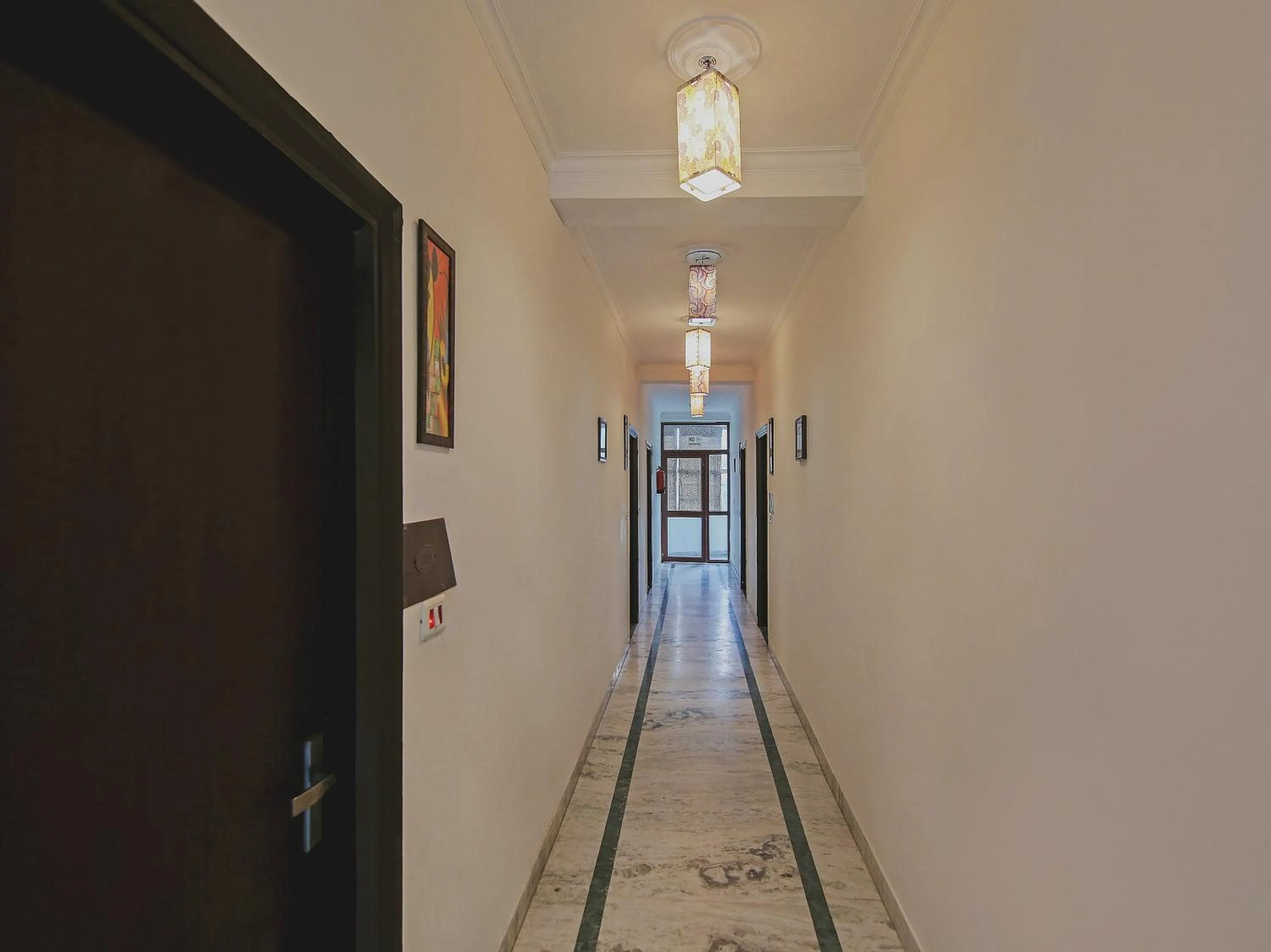Lobby or reception in Capital O Tipsyy Near Aravali Biodiversity Park
