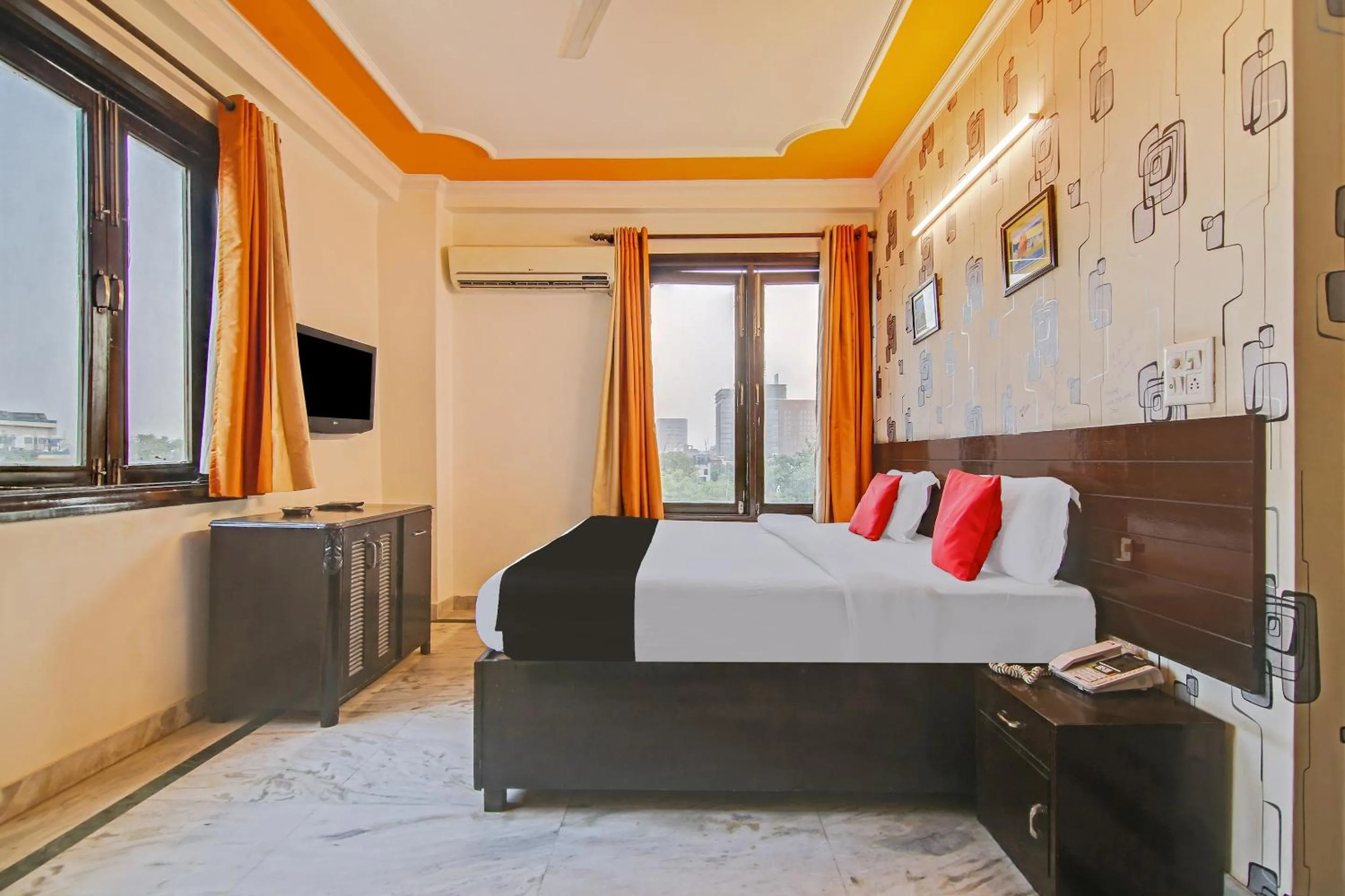 Bedroom in Capital O Tipsyy Near Aravali Biodiversity Park