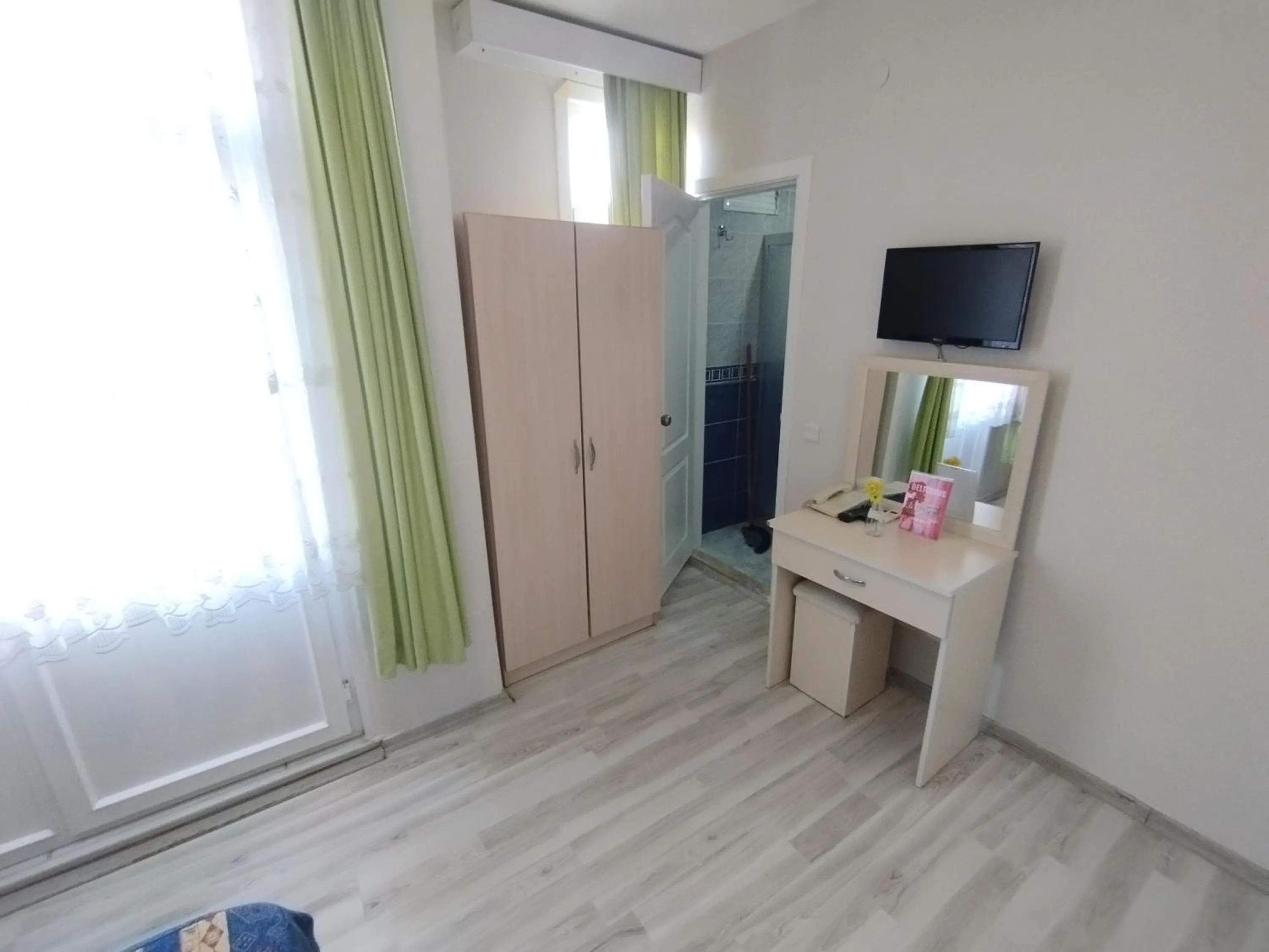 TV and multimedia in Anadolu Hotel