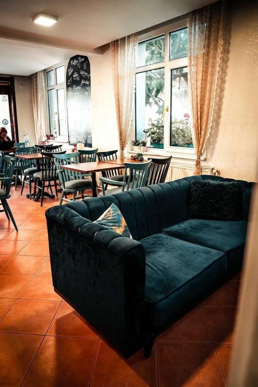 Restaurant/places to eat in Anadolu Hotel