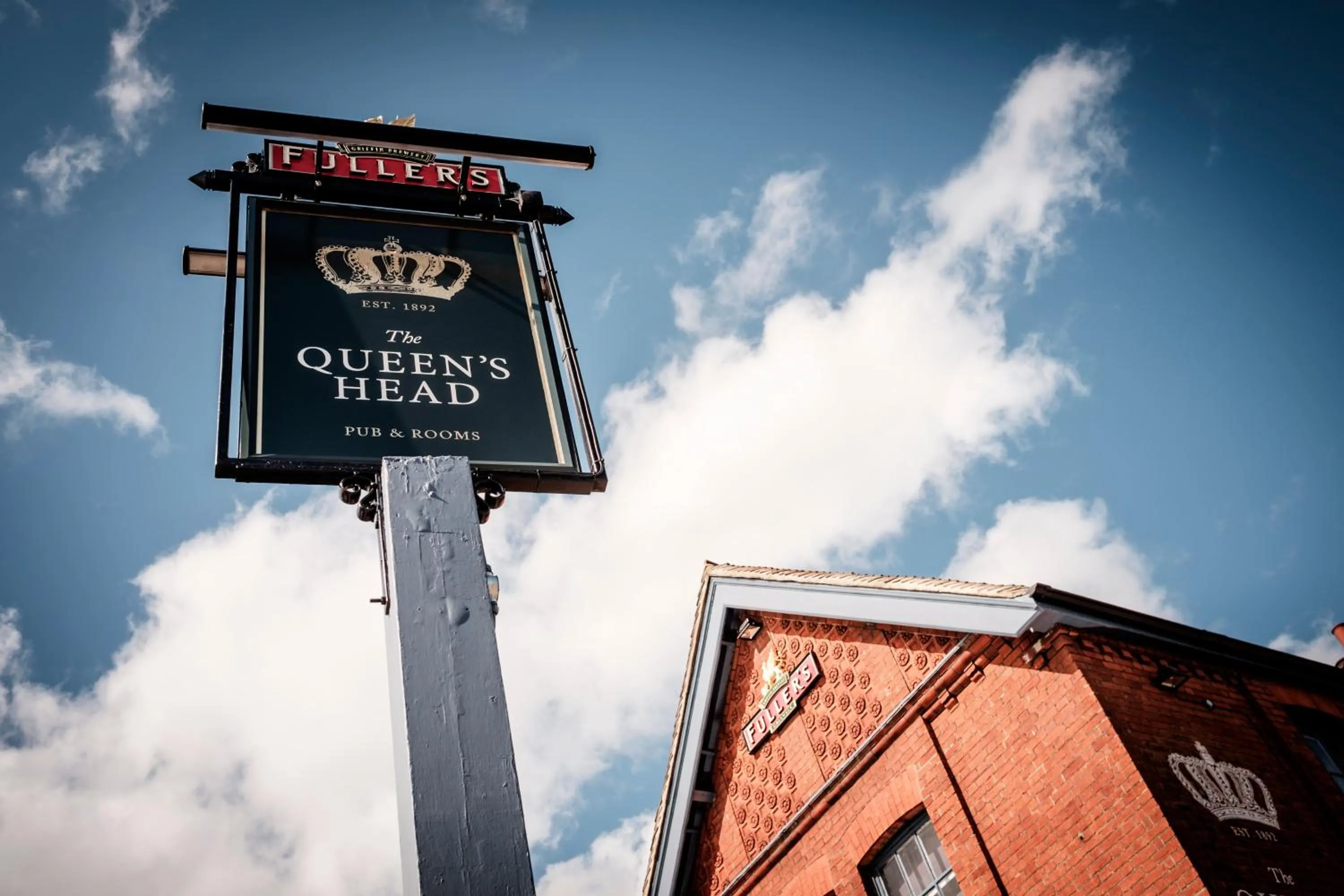 Facade/entrance in The Queen's Head