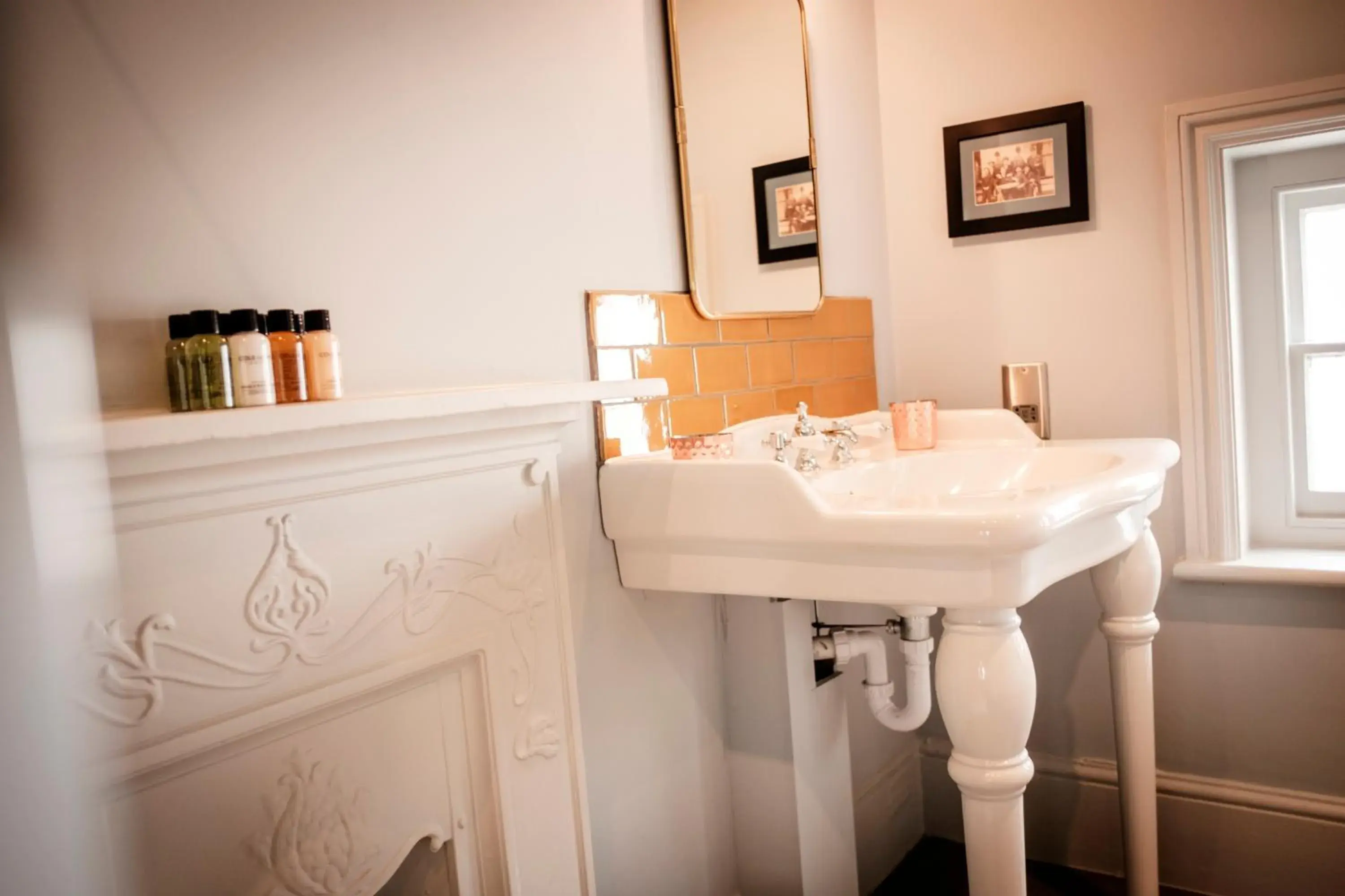 Deluxe King/Twin Room in The Queen's Head Deluxe King/Twin Room in The Queen's Head