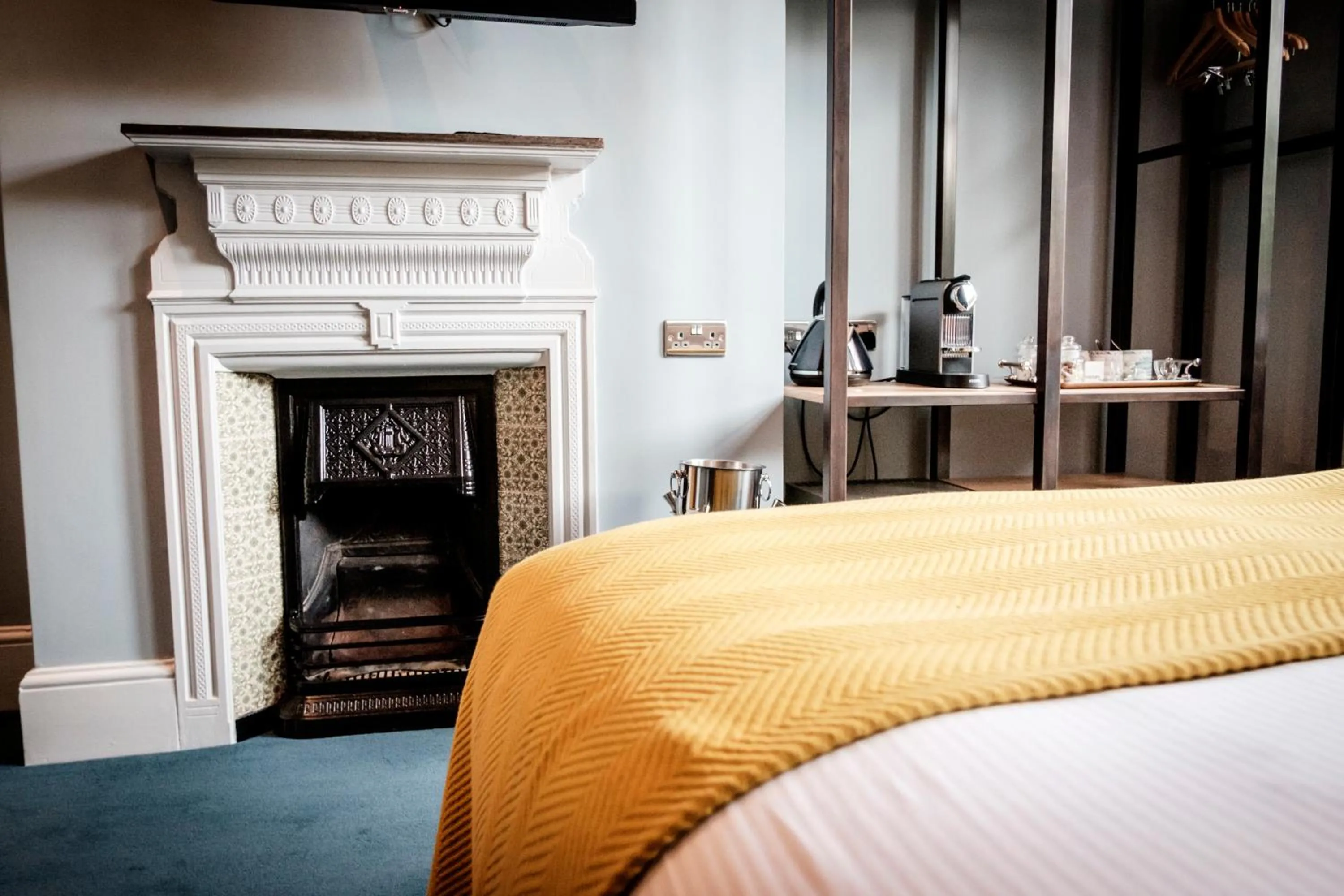 Decorative detail, Bed in The Queen's Head