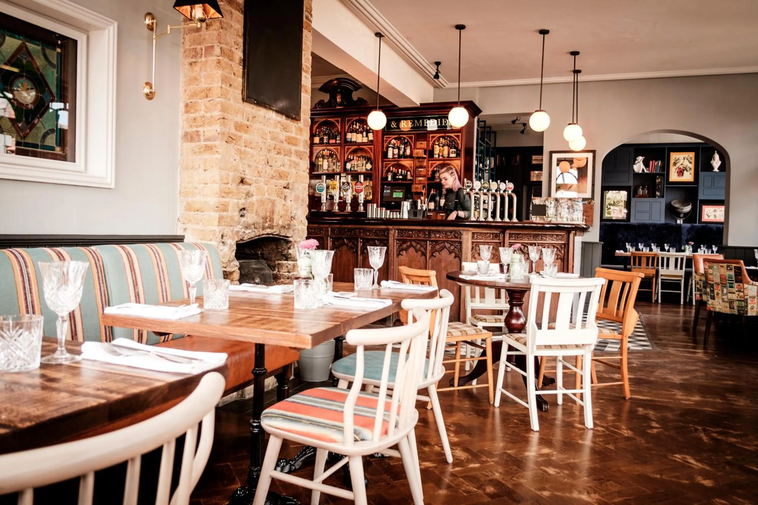 Restaurant/places to eat in The Queen's Head