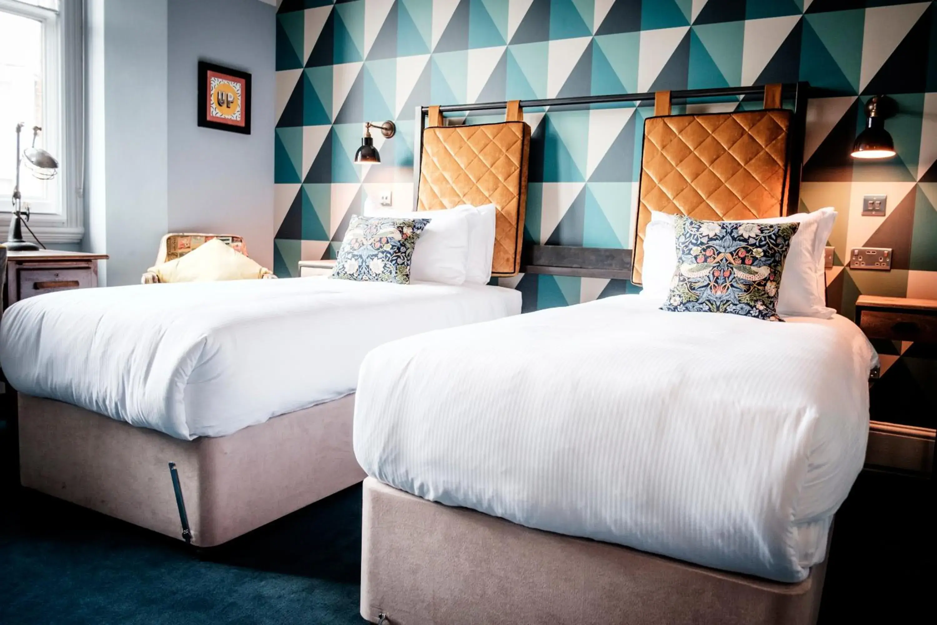 Deluxe King/Twin Room in The Queen's Head Deluxe King/Twin Room in The Queen's Head