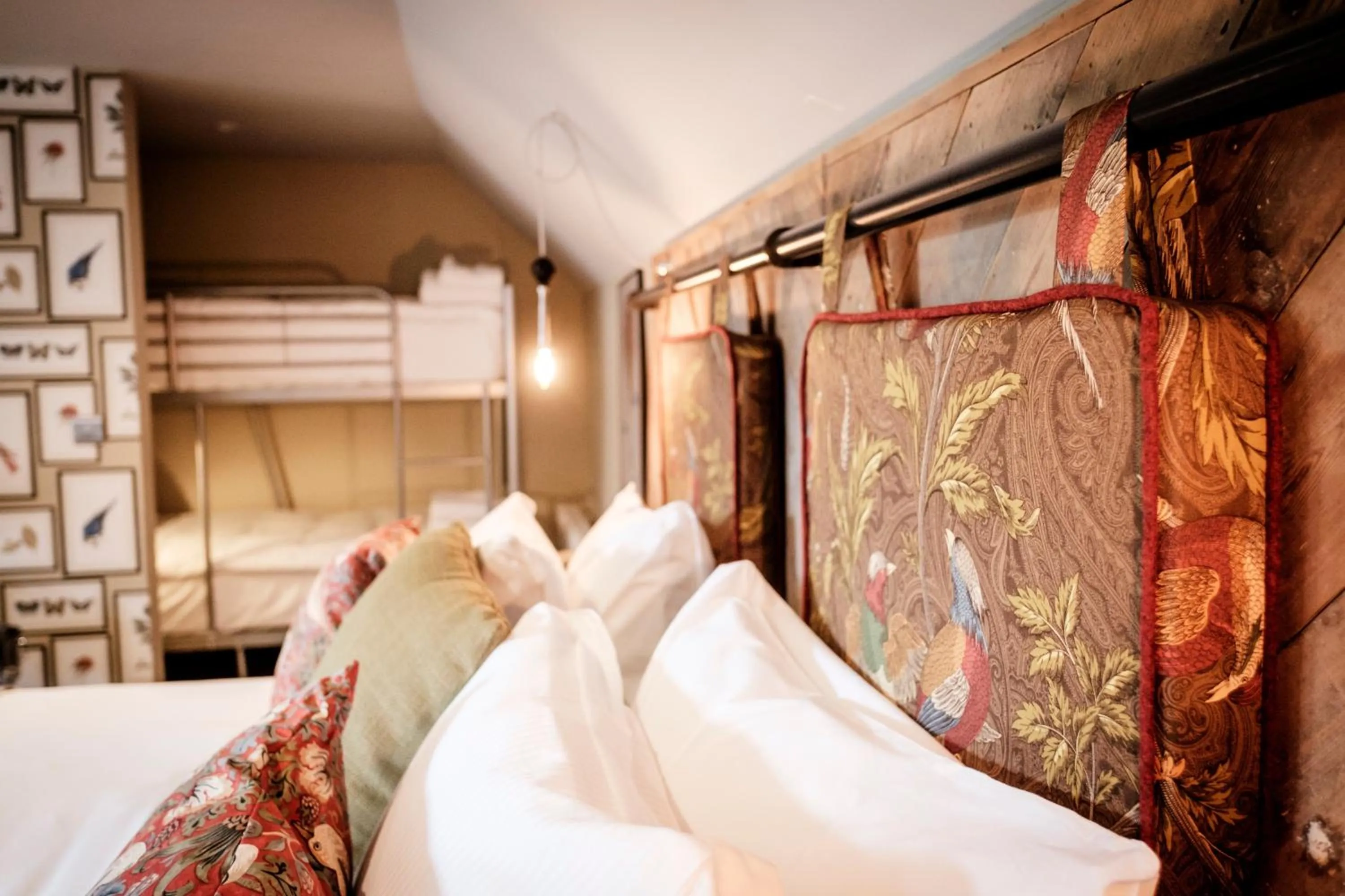 bunk bed, Bed in The Queen's Head