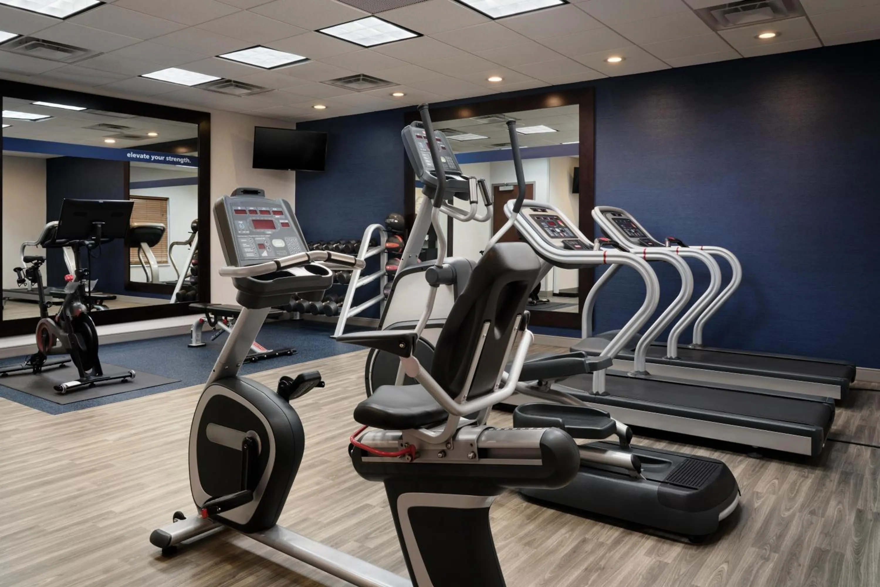 Fitness centre/facilities in Hampton Inn Waynesboro