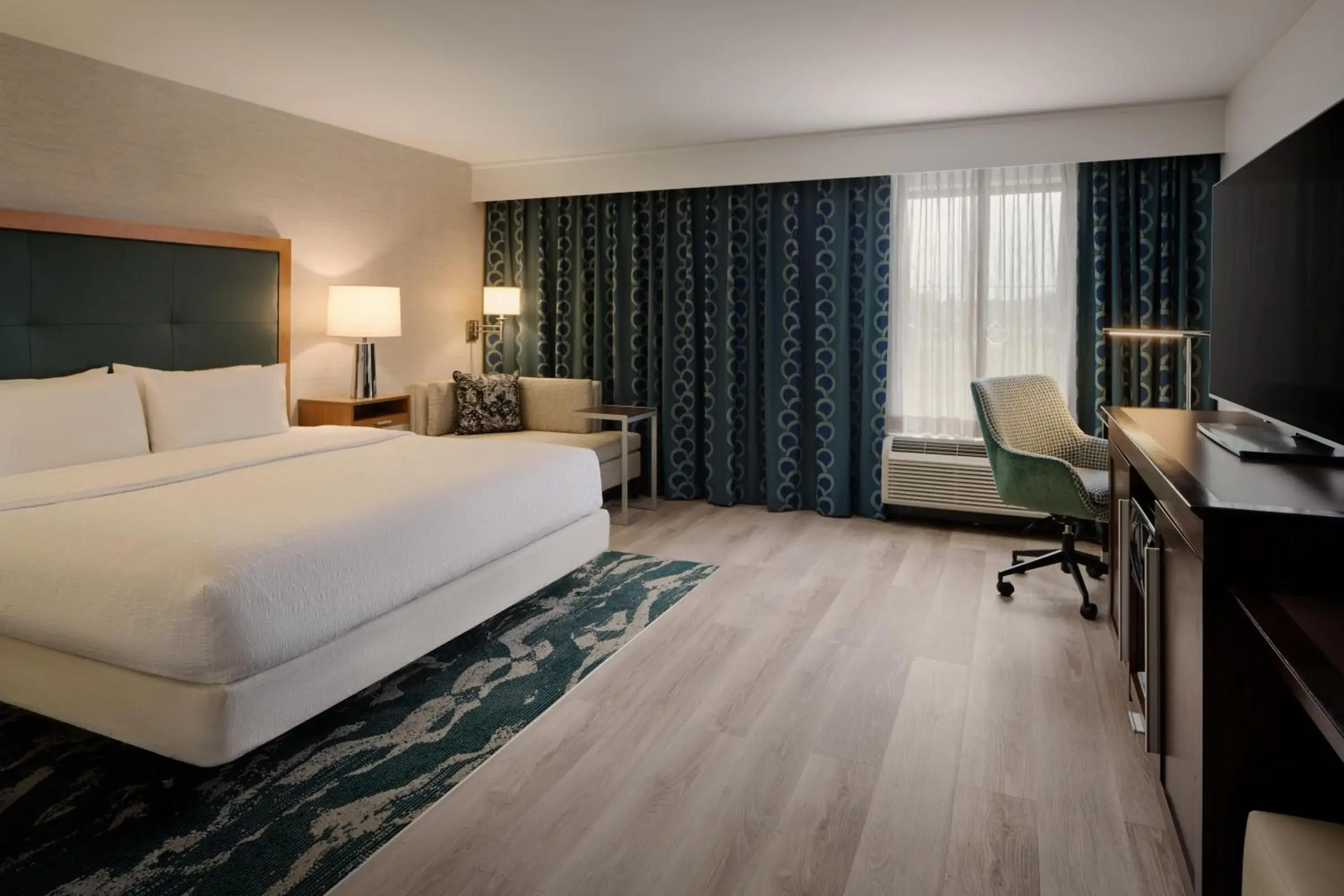 Bed in Hampton Inn Waynesboro Bed in Hampton Inn Waynesboro