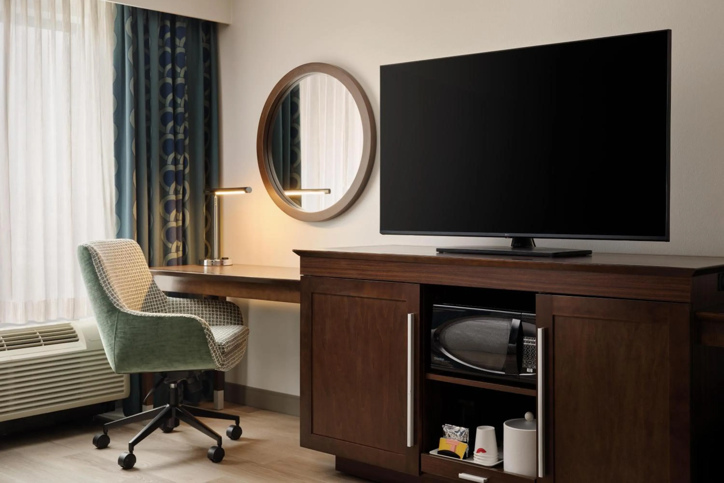 Bedroom in Hampton Inn Waynesboro