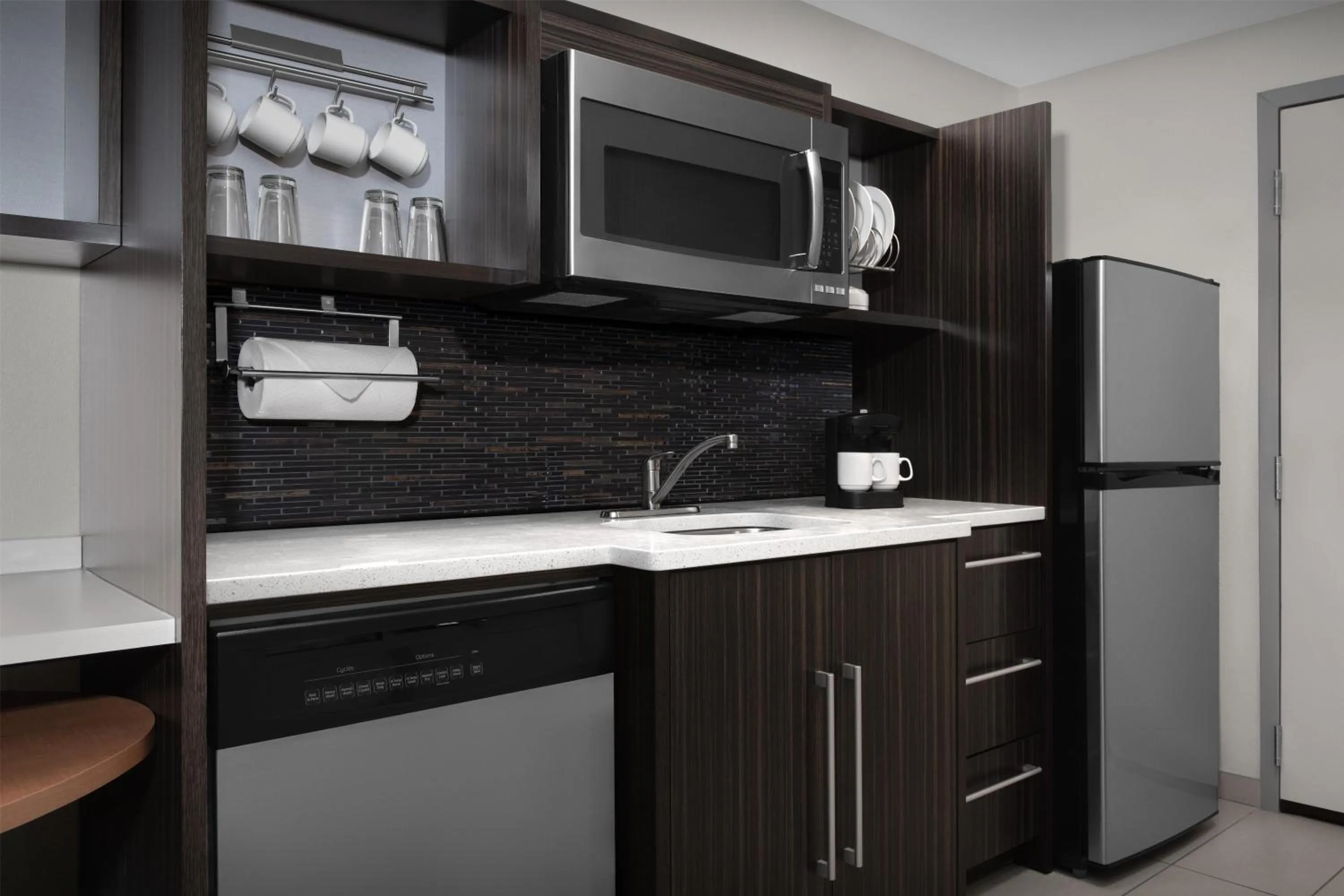 Kitchen or kitchenette in Home2 Suites by Hilton Arundel Mills BWI Airport