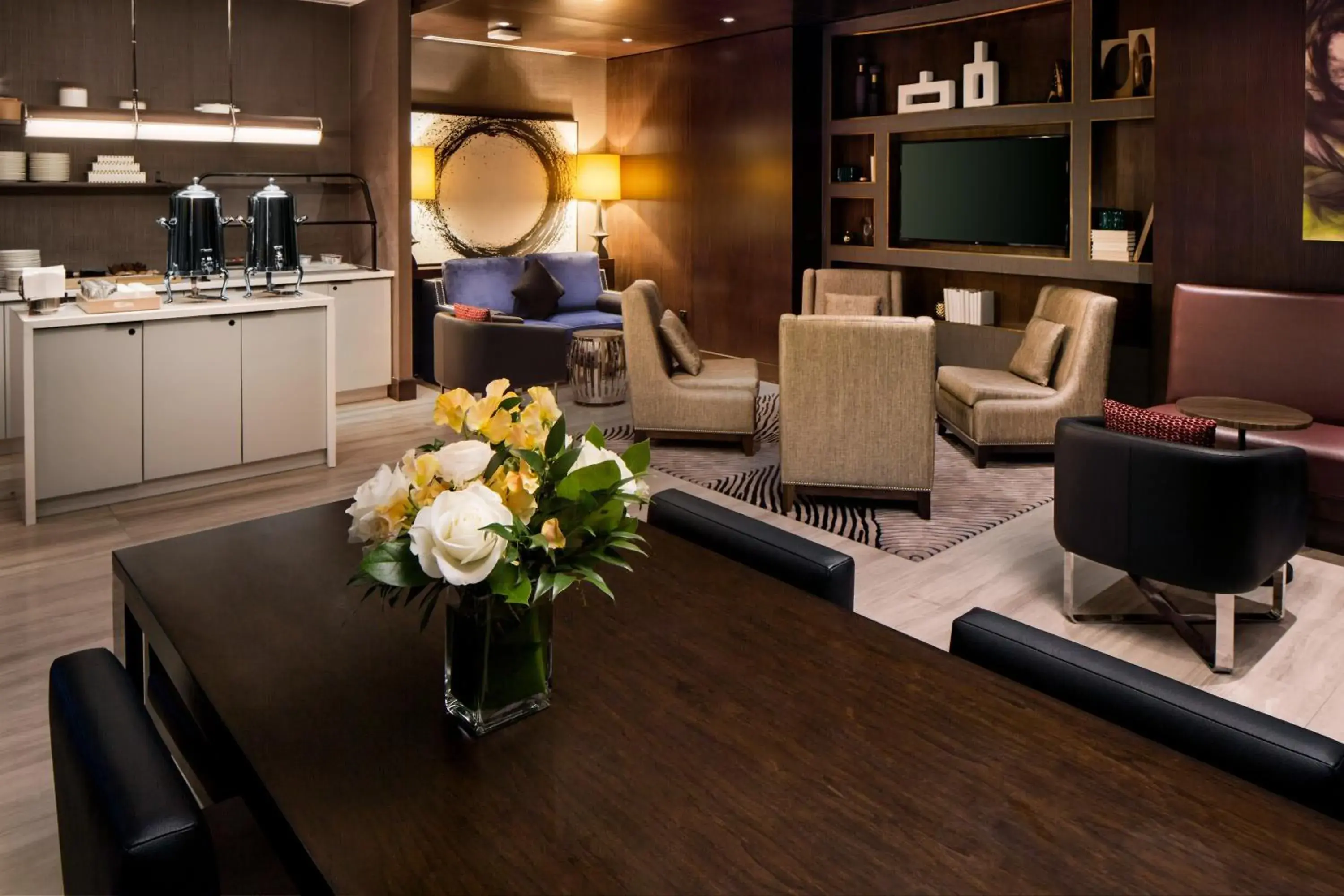 Lounge or bar in Hilton Brooklyn New York - Newly Renovated Lounge or bar in Hilton Brooklyn New York - Newly Renovated