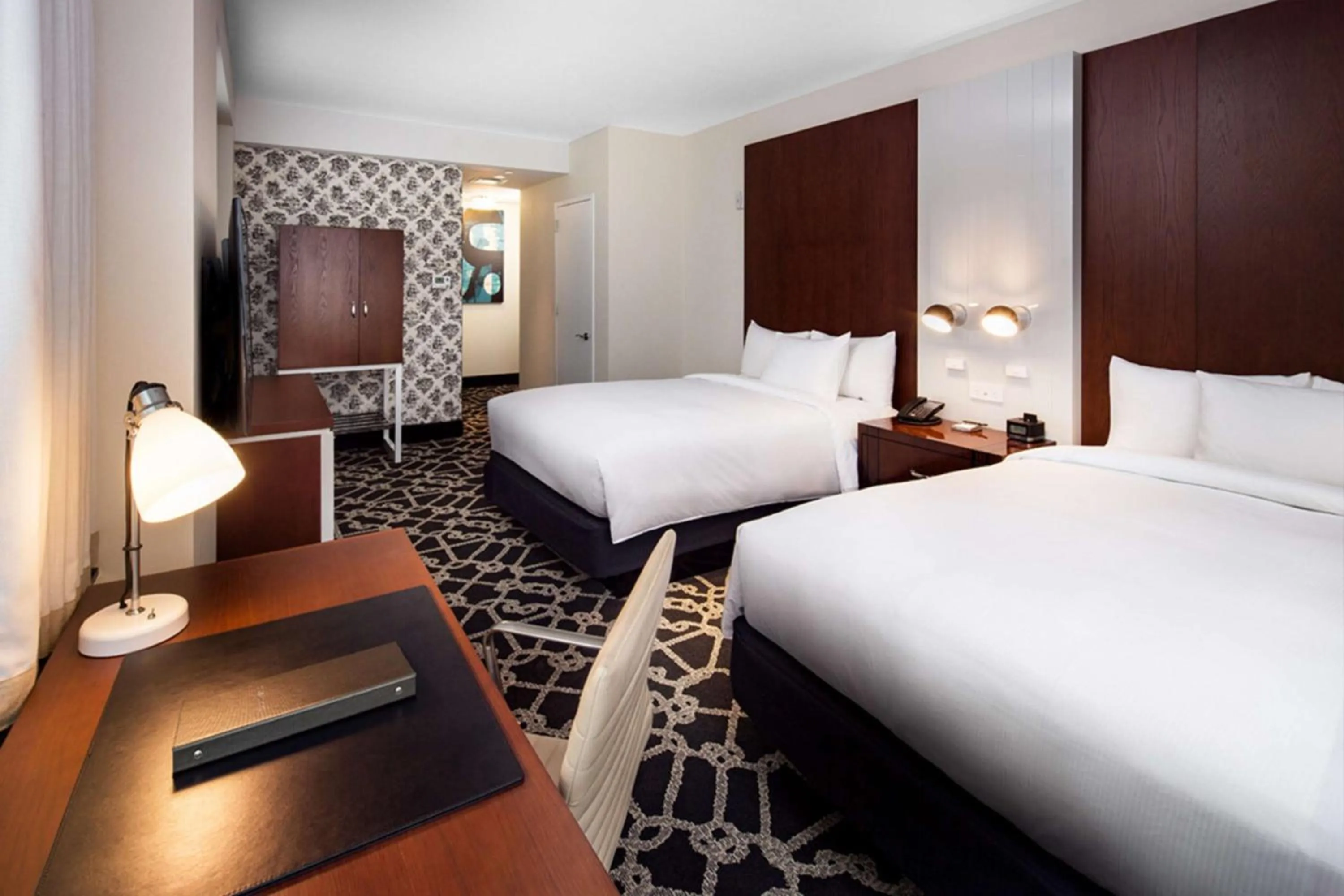 Executive Queen Room with Lounge Access in Hilton Brooklyn New York