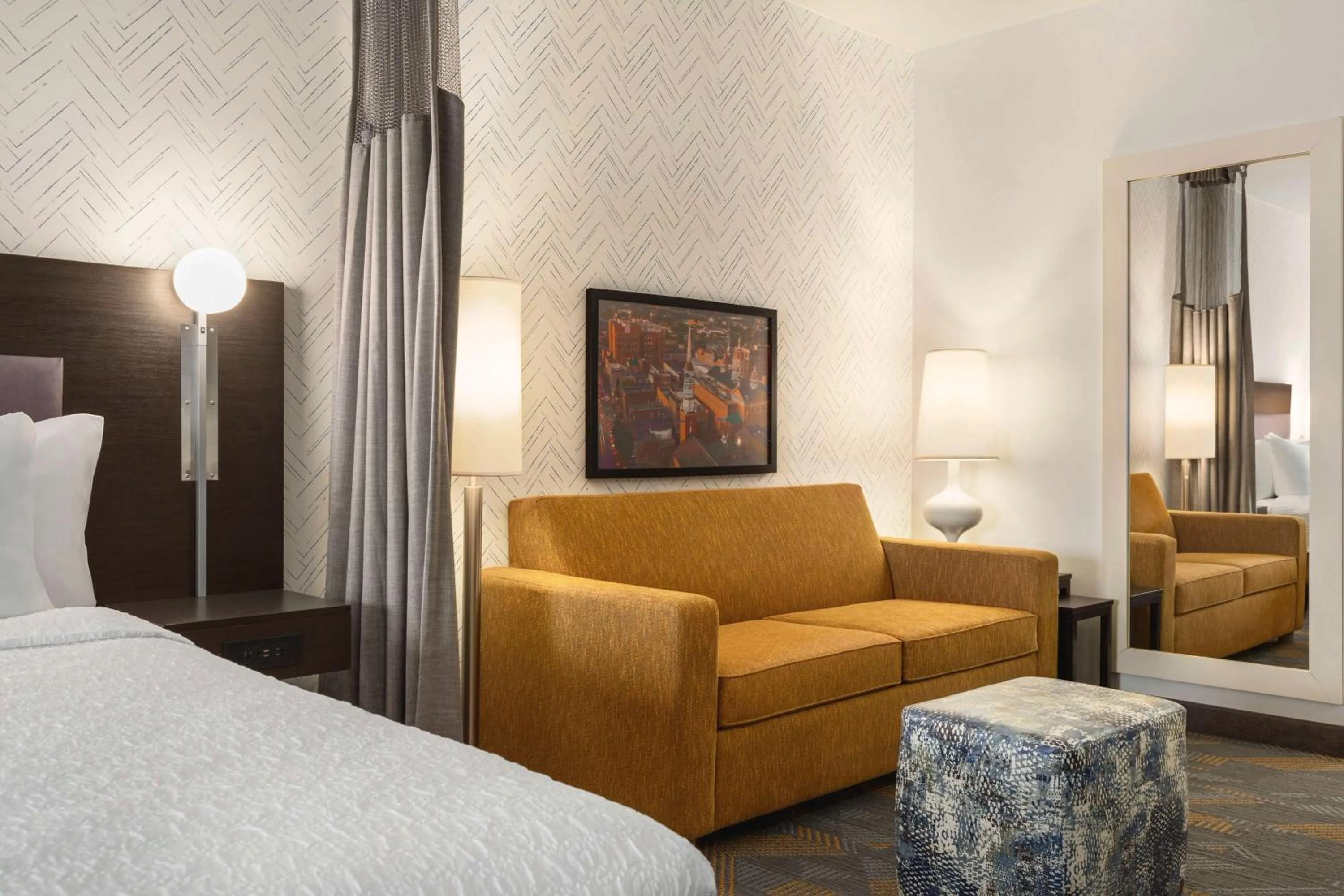 Living room, Bed in Home2 Suites By Hilton York