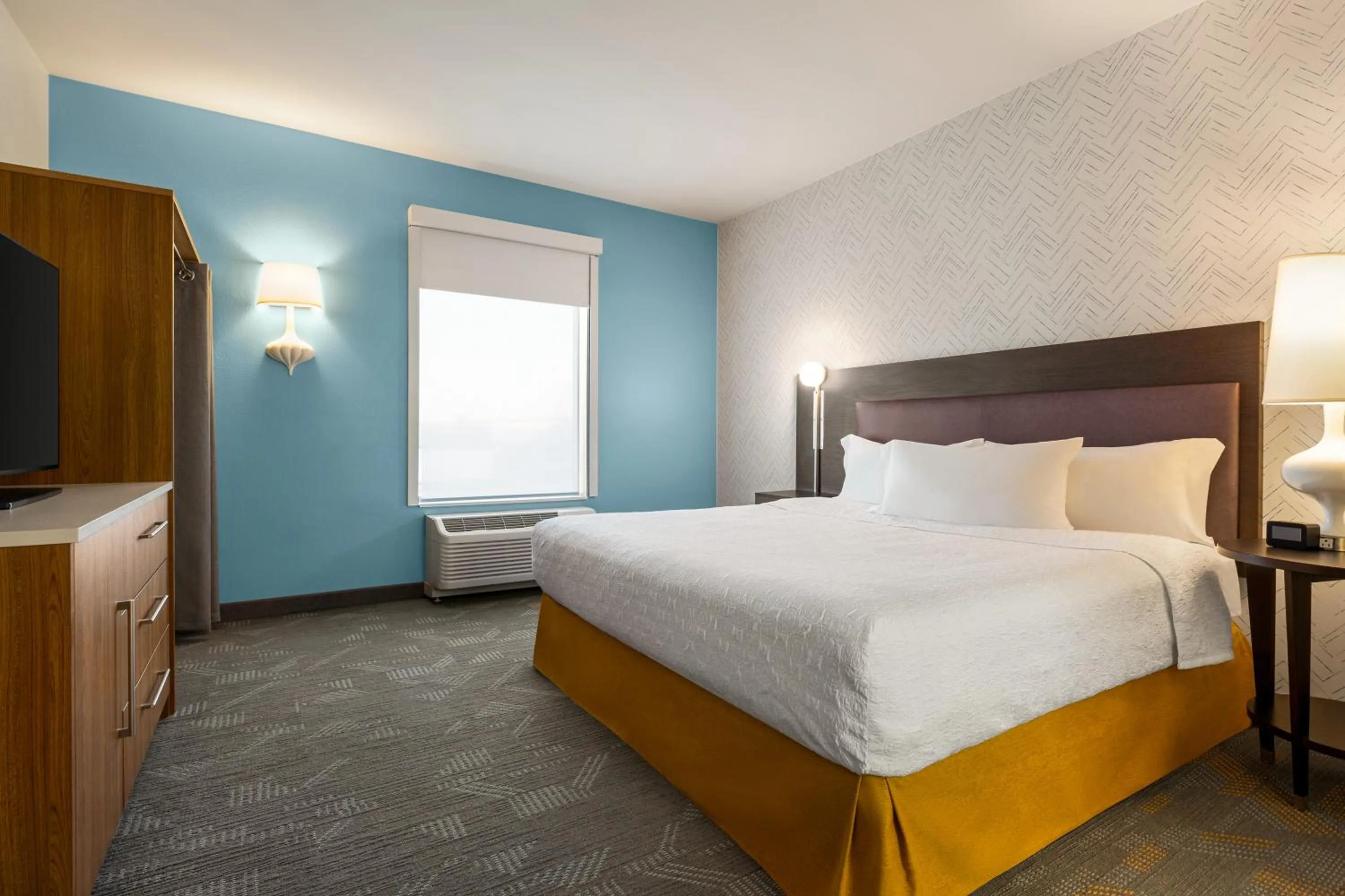 Bedroom, Bed in Home2 Suites By Hilton York