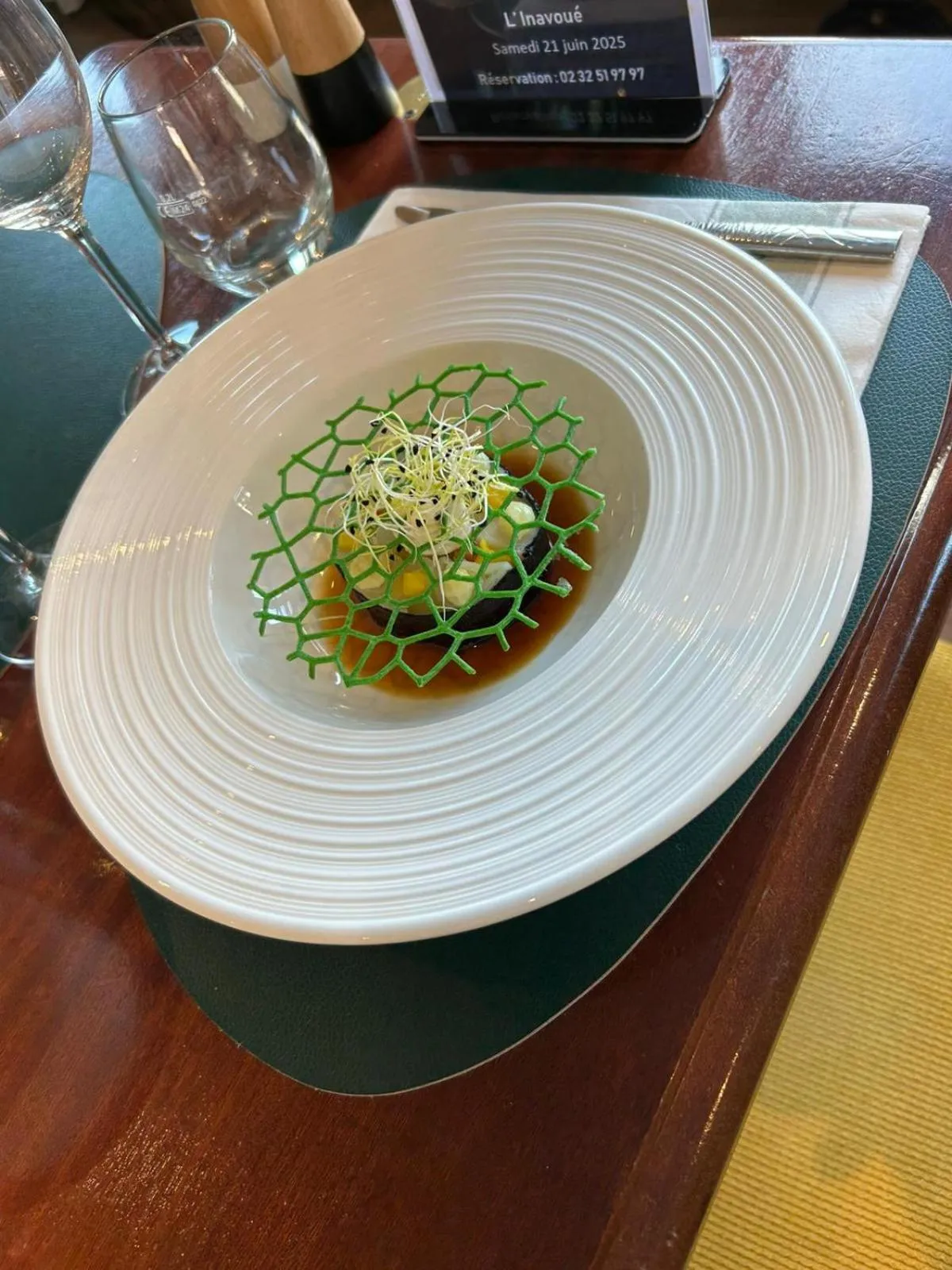 Restaurant/places to eat in Hotel Normandy