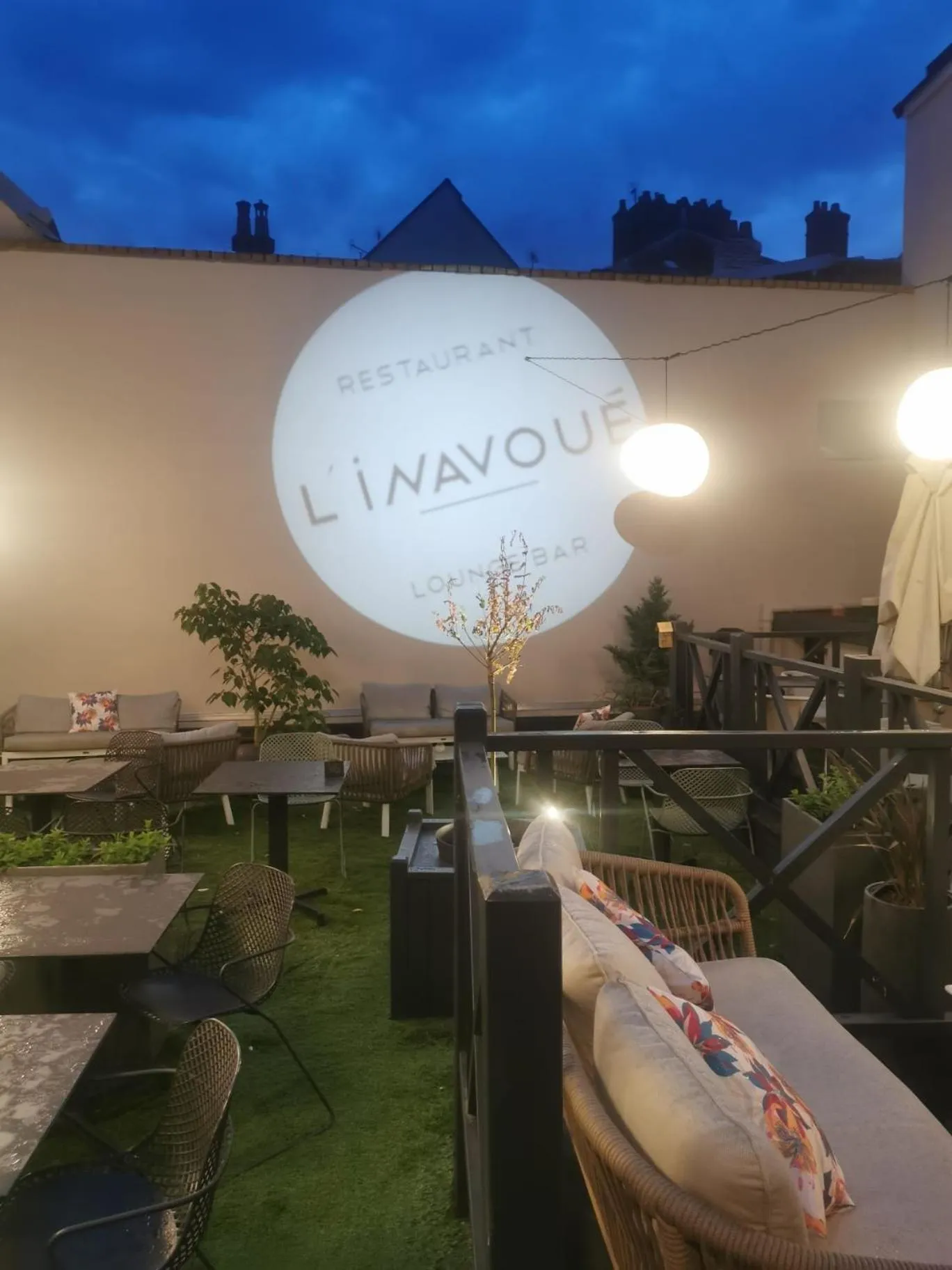 Restaurant/places to eat in Hotel Normandy