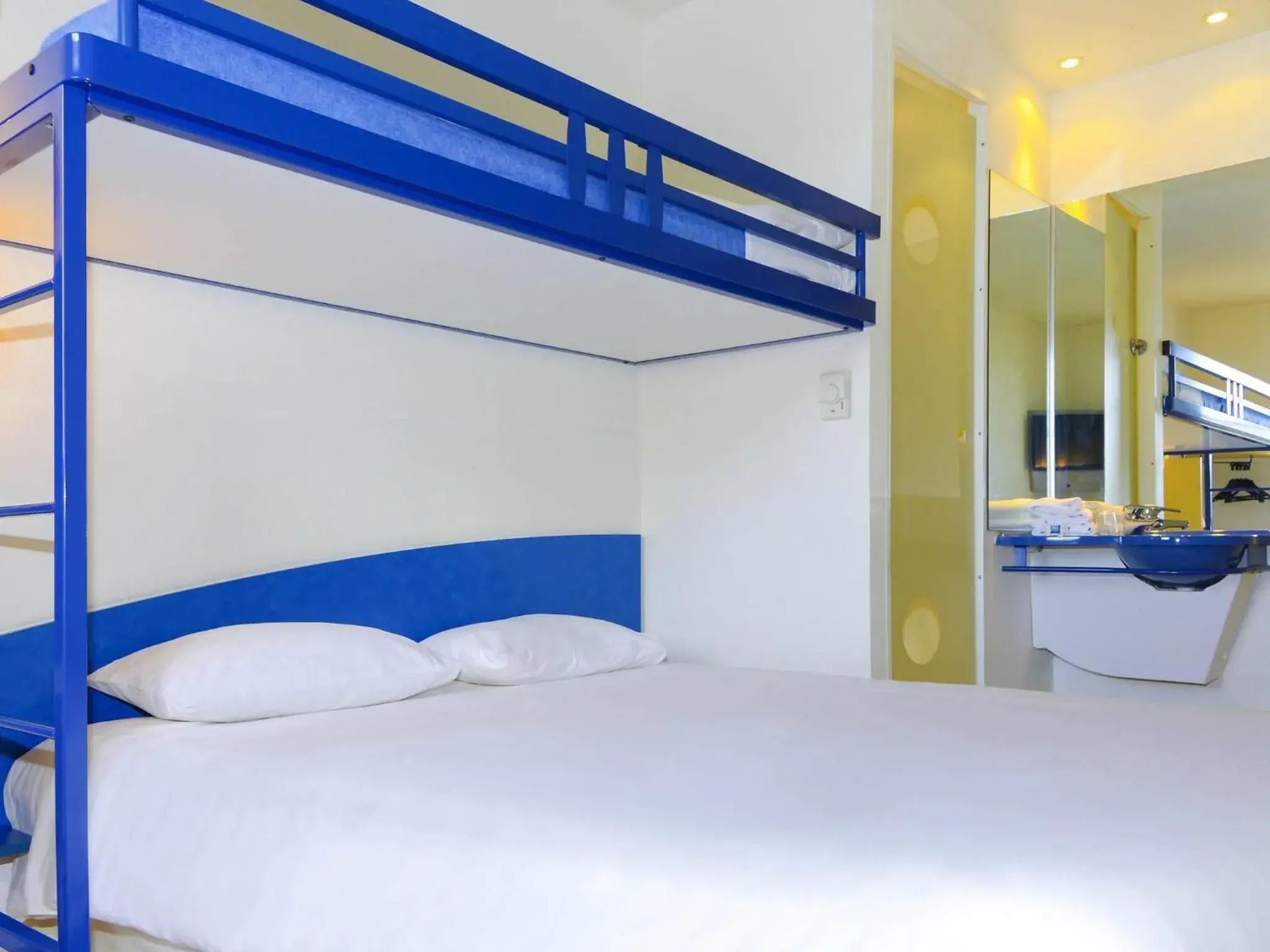 Bedroom, Bed in ibis budget Nevers Varennes Vauzelles Bedroom, Bed in ibis budget Nevers Varennes Vauzelles