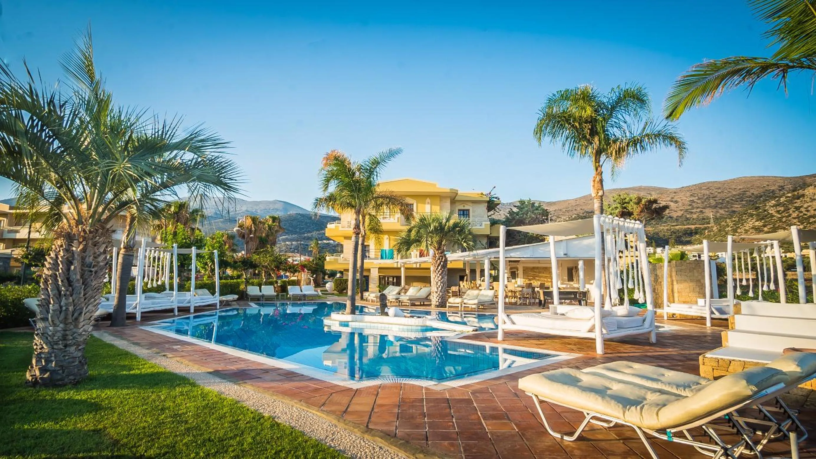 Parthenis Hotel & Suites