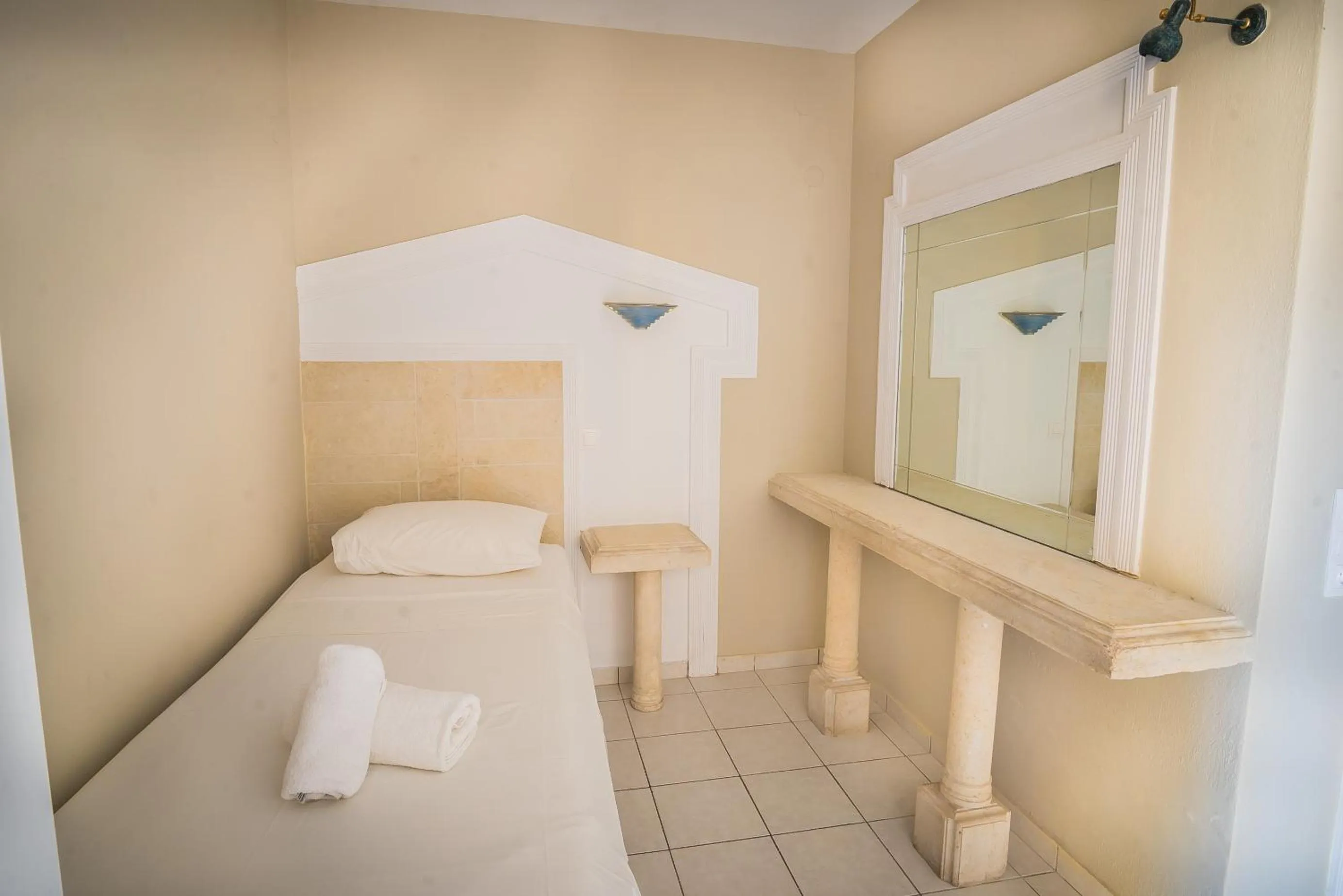 Parthenis Hotel & Suites