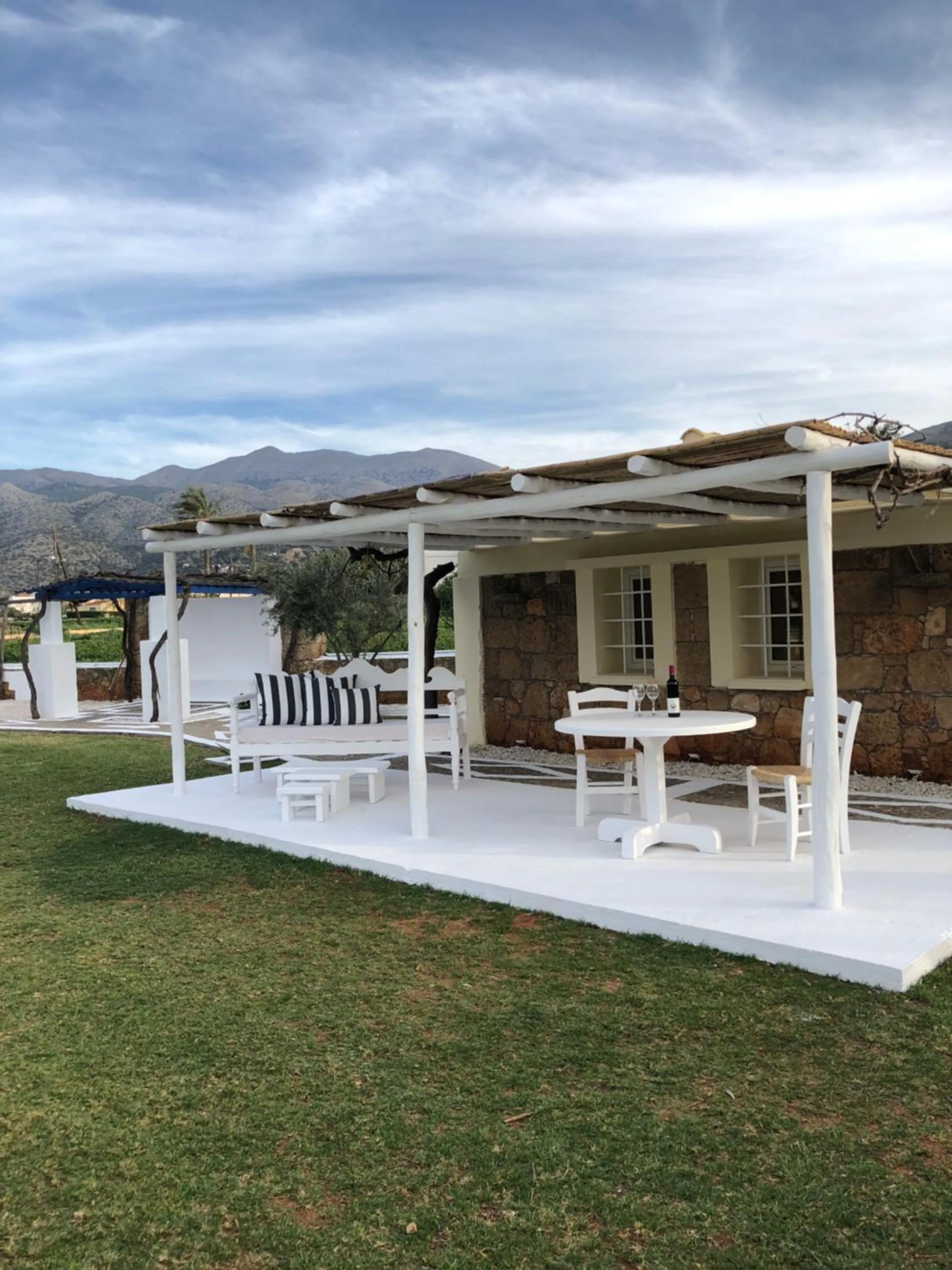 Parthenis Hotel & Suites