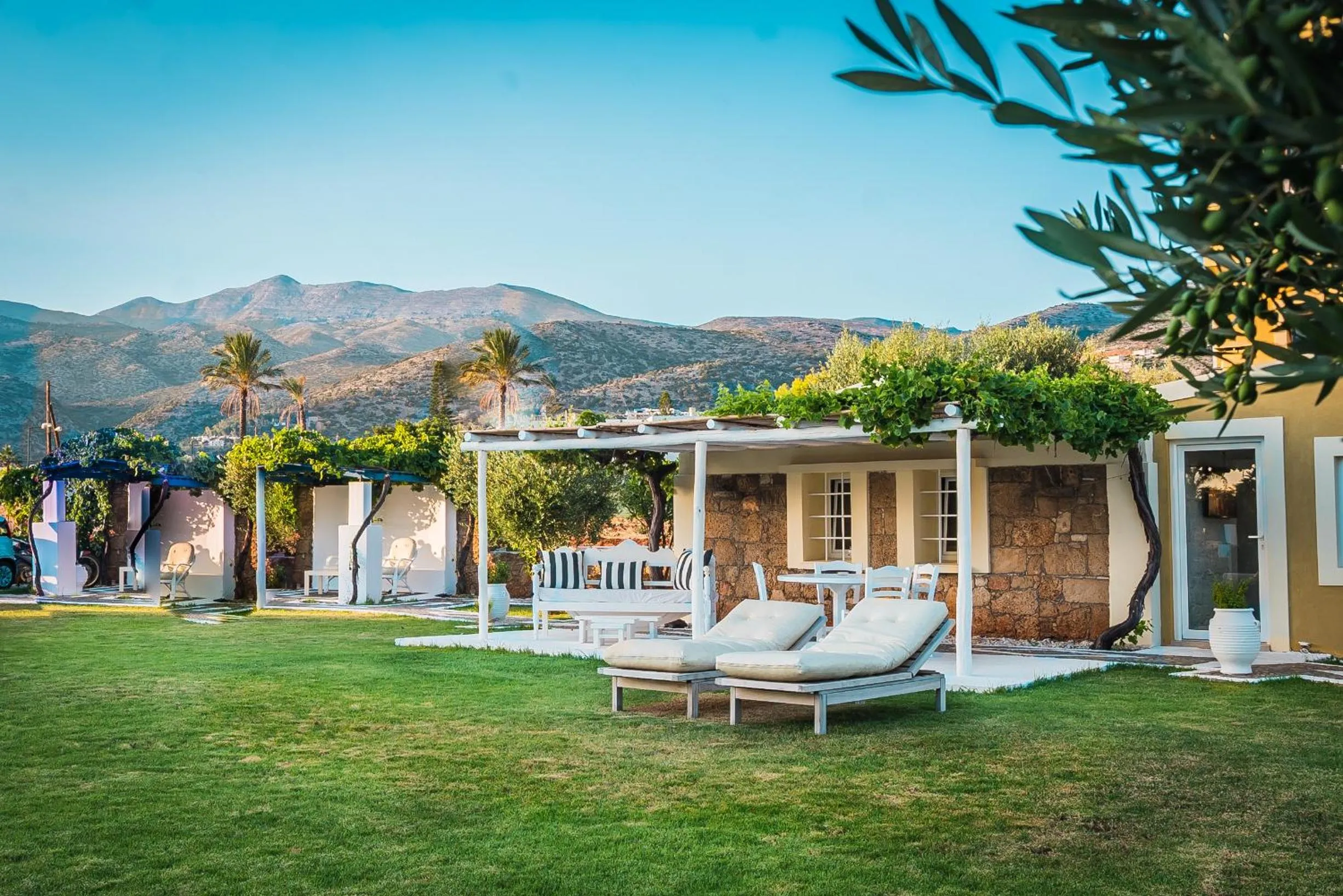 Parthenis Hotel & Suites