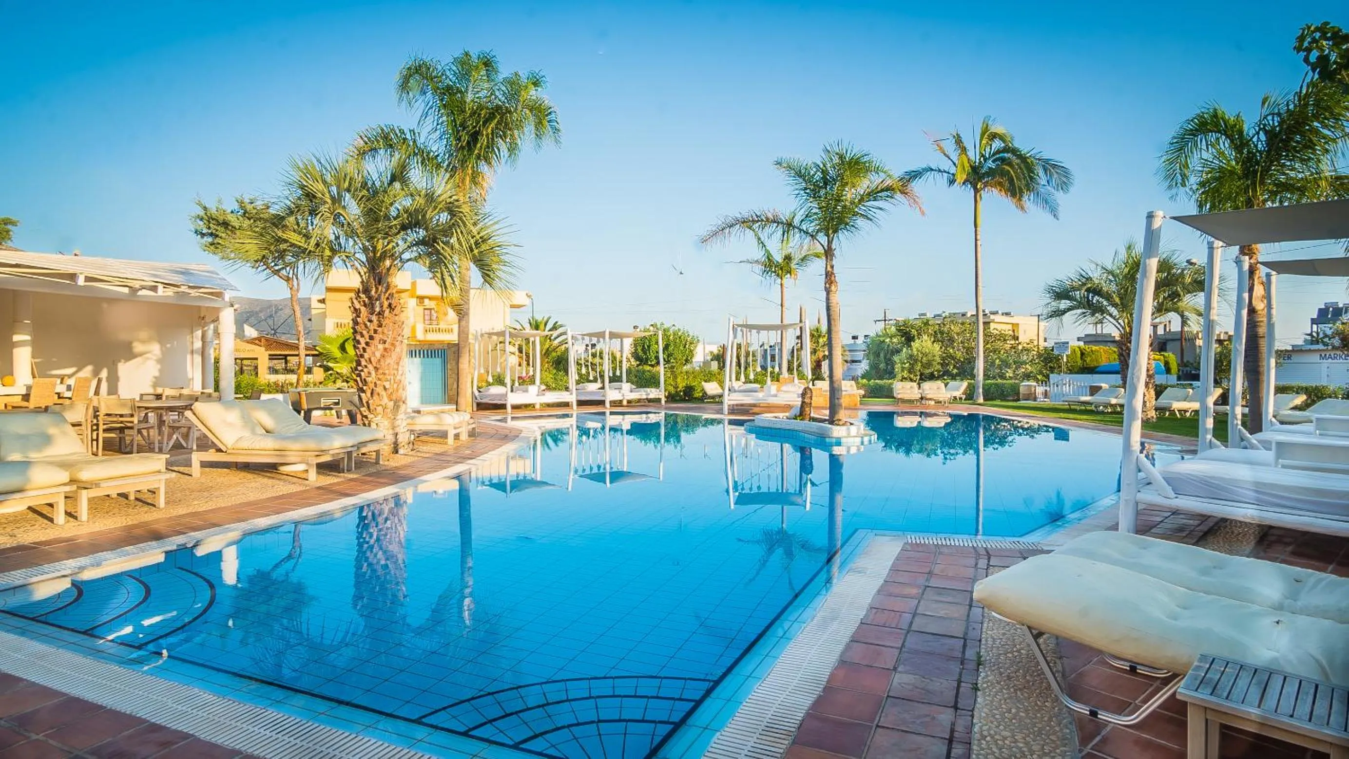 Parthenis Hotel & Suites