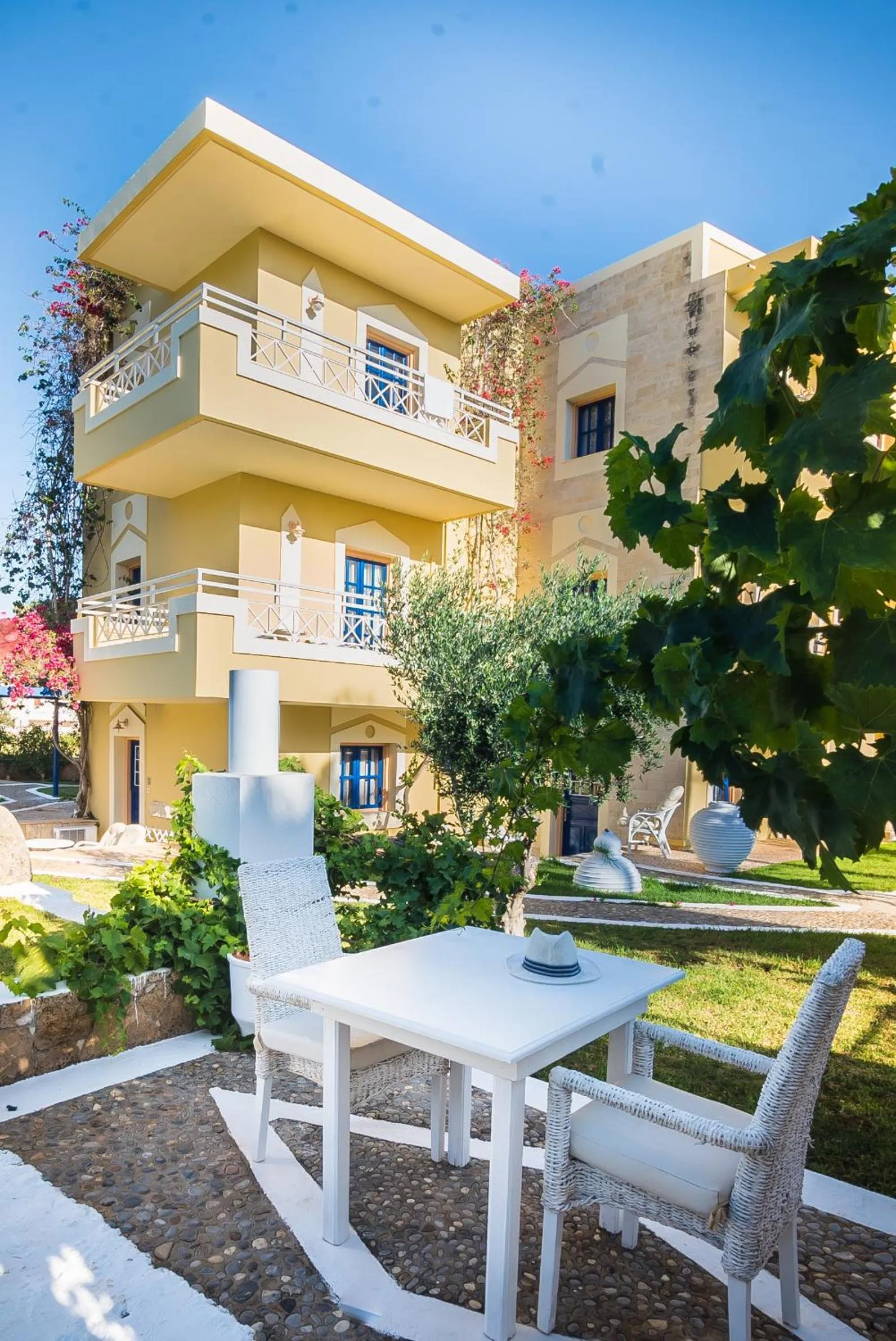 Parthenis Hotel & Suites