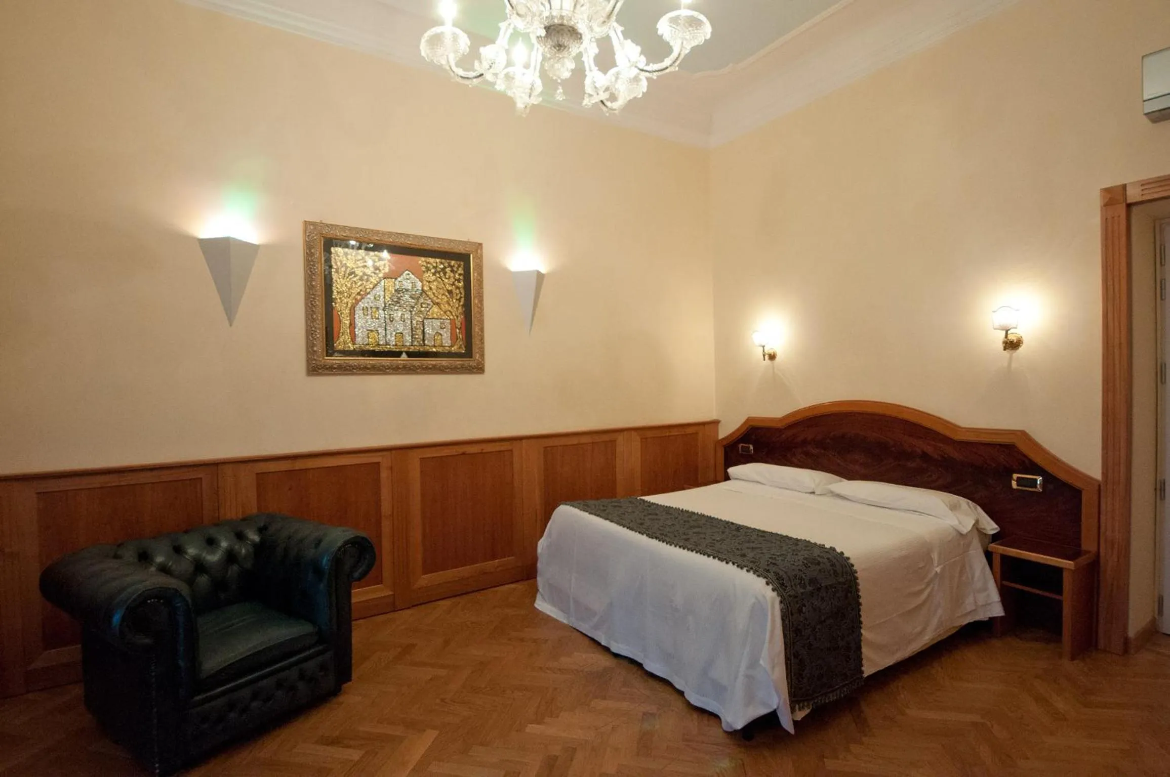 Photo of the whole room, Bed in Relais Conte Di Cavour De Luxe