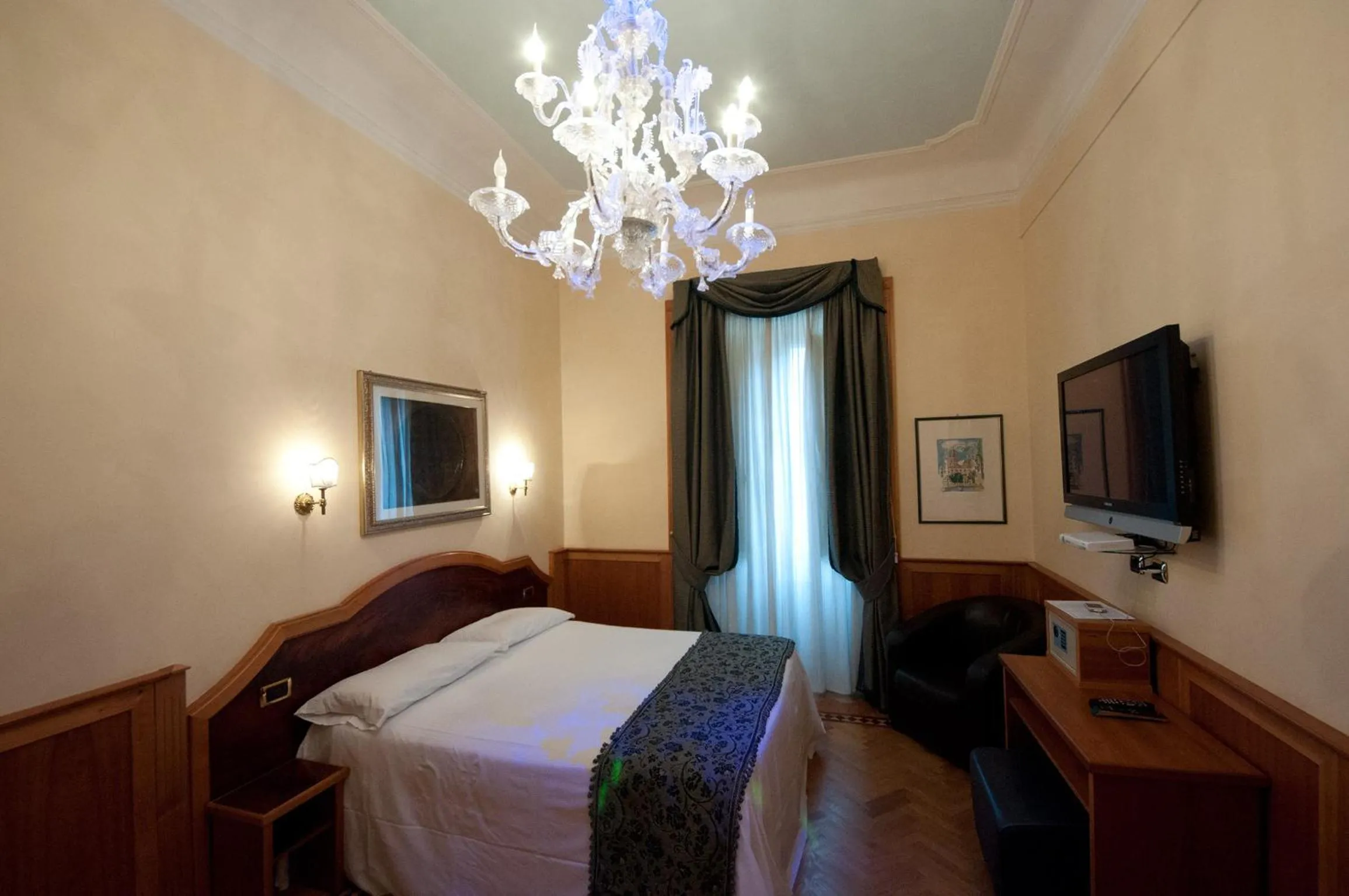 Photo of the whole room, Bed in Relais Conte Di Cavour De Luxe
