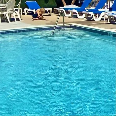 Swimming pool in Beach Colony Motel