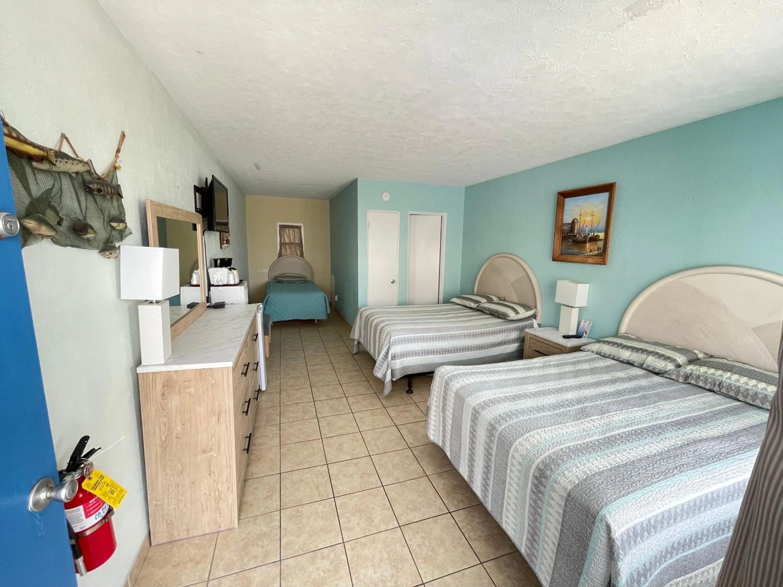 Photo of the whole room, Bed in Beach Colony Motel