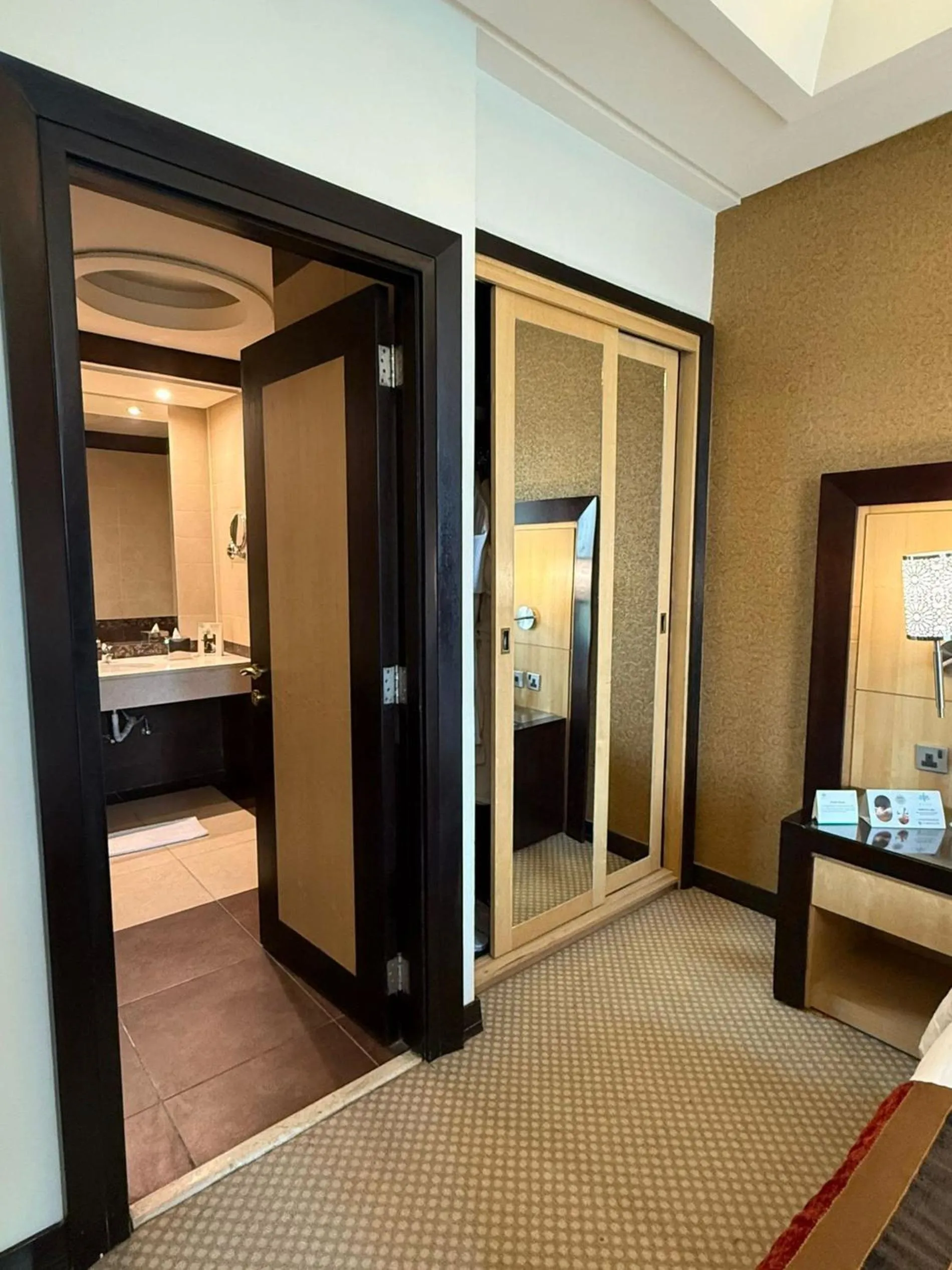 Photo of the whole room, Bed in Sunday Business Avenue Formerly Rand Hotel