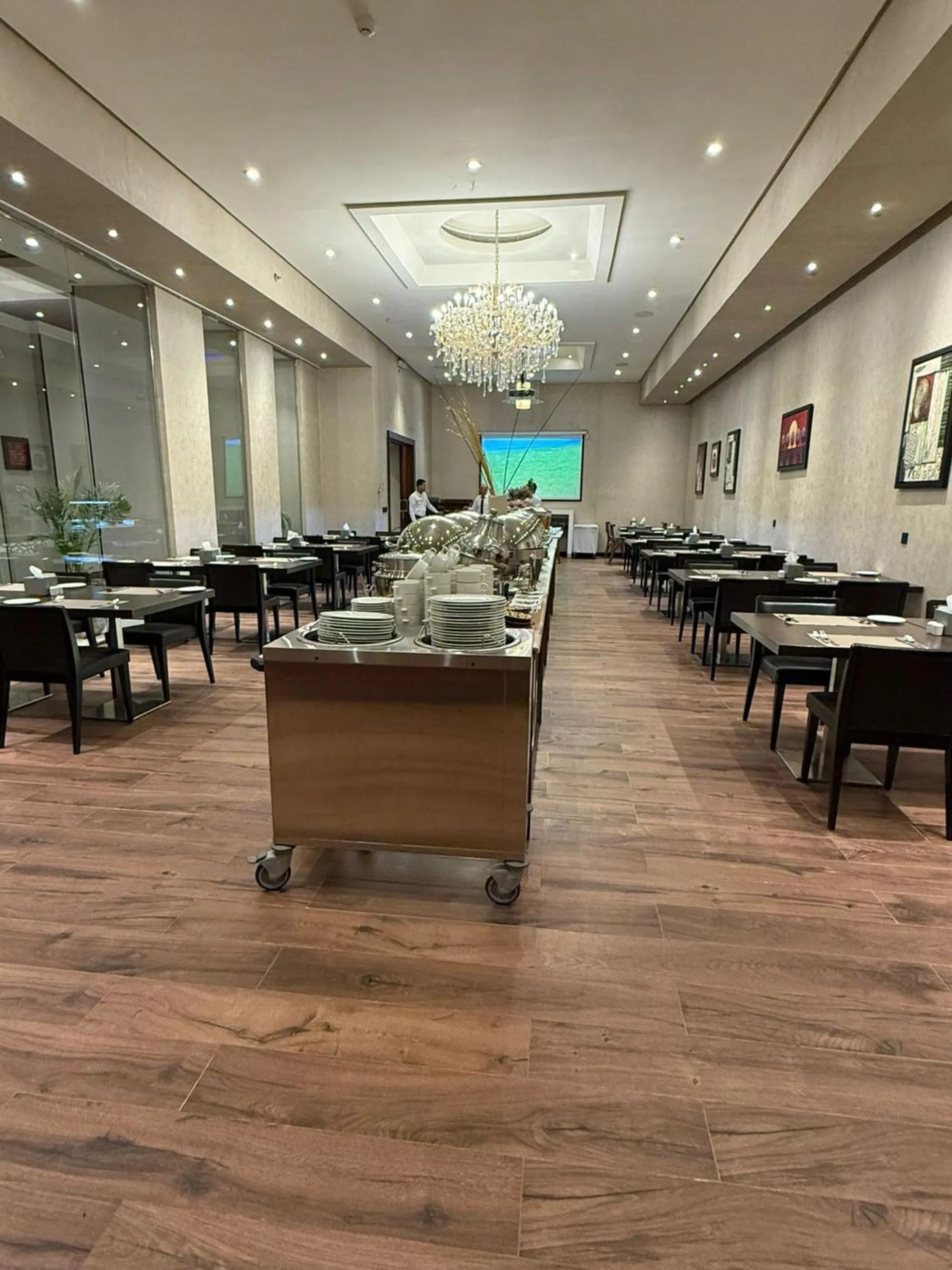 Restaurant/places to eat in Sunday Business Avenue Formerly Rand Hotel