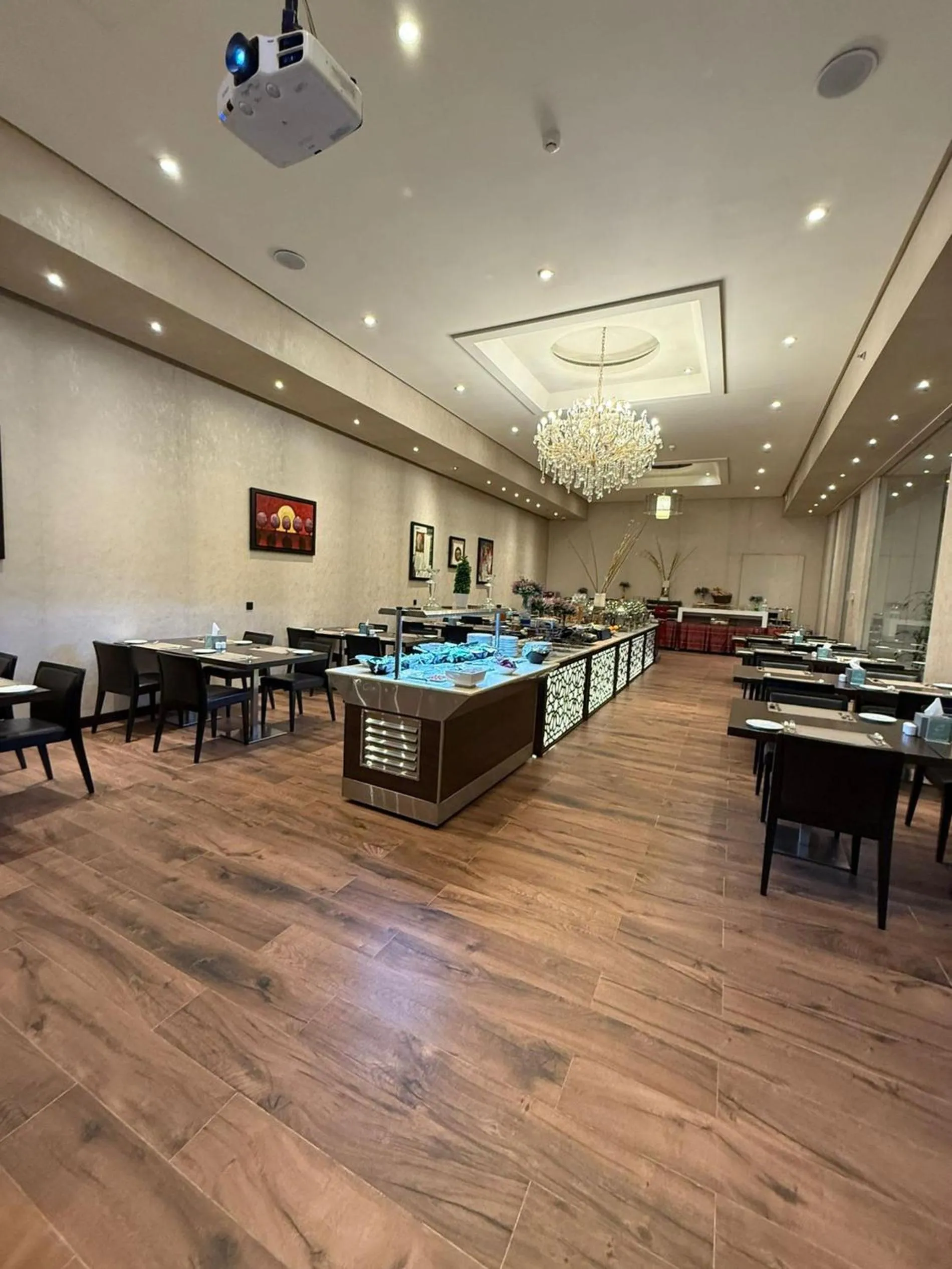 Restaurant/places to eat in Sunday Business Avenue Formerly Rand Hotel