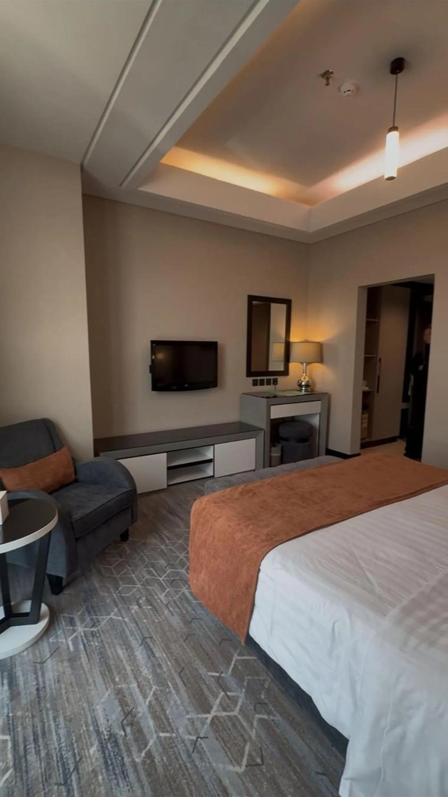 Photo of the whole room, Bed in Sunday Business Avenue Formerly Rand Hotel