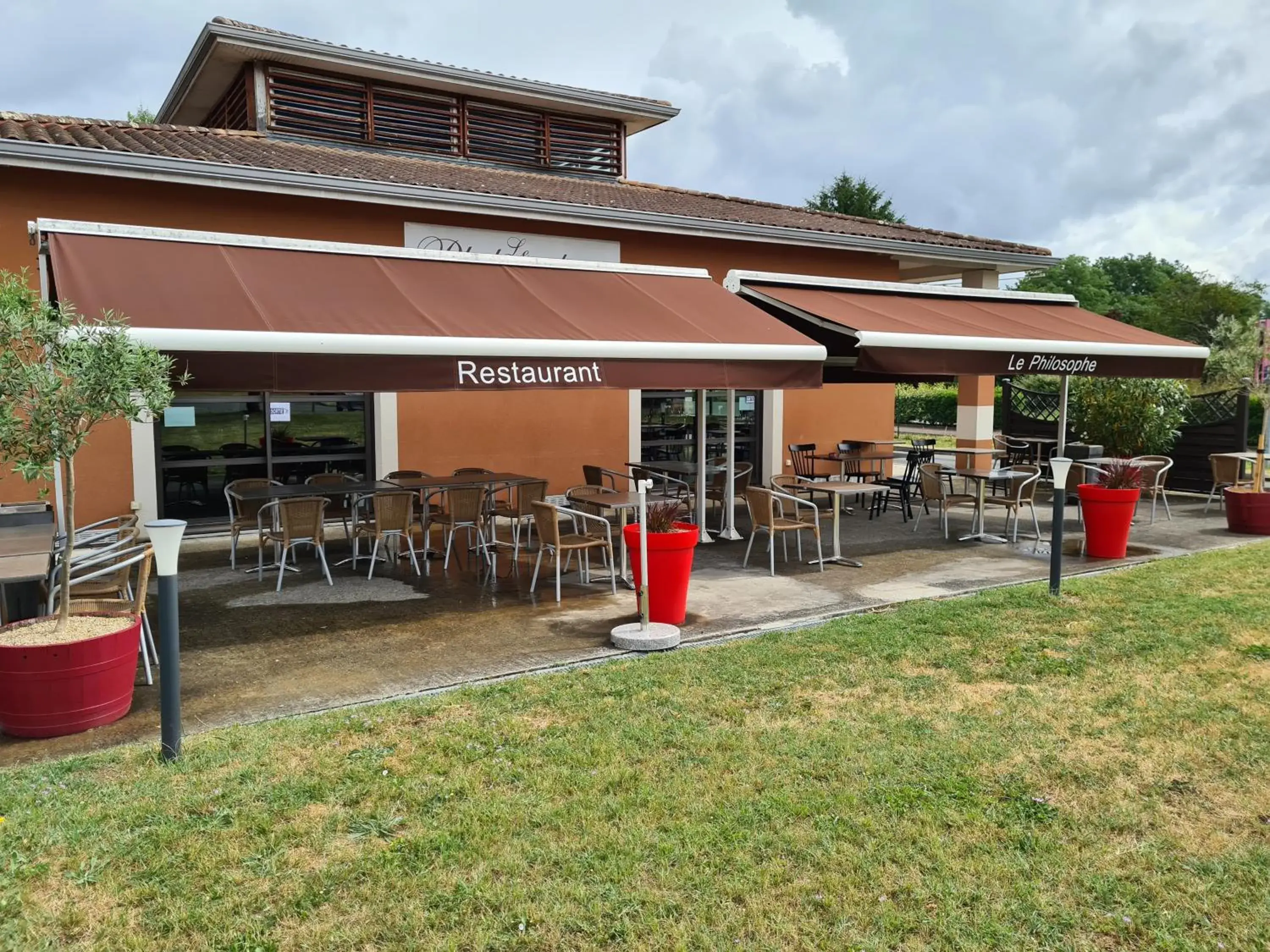 Hôtel Restaurant AKENA La Brède Hôtel Restaurant AKENA La Brède