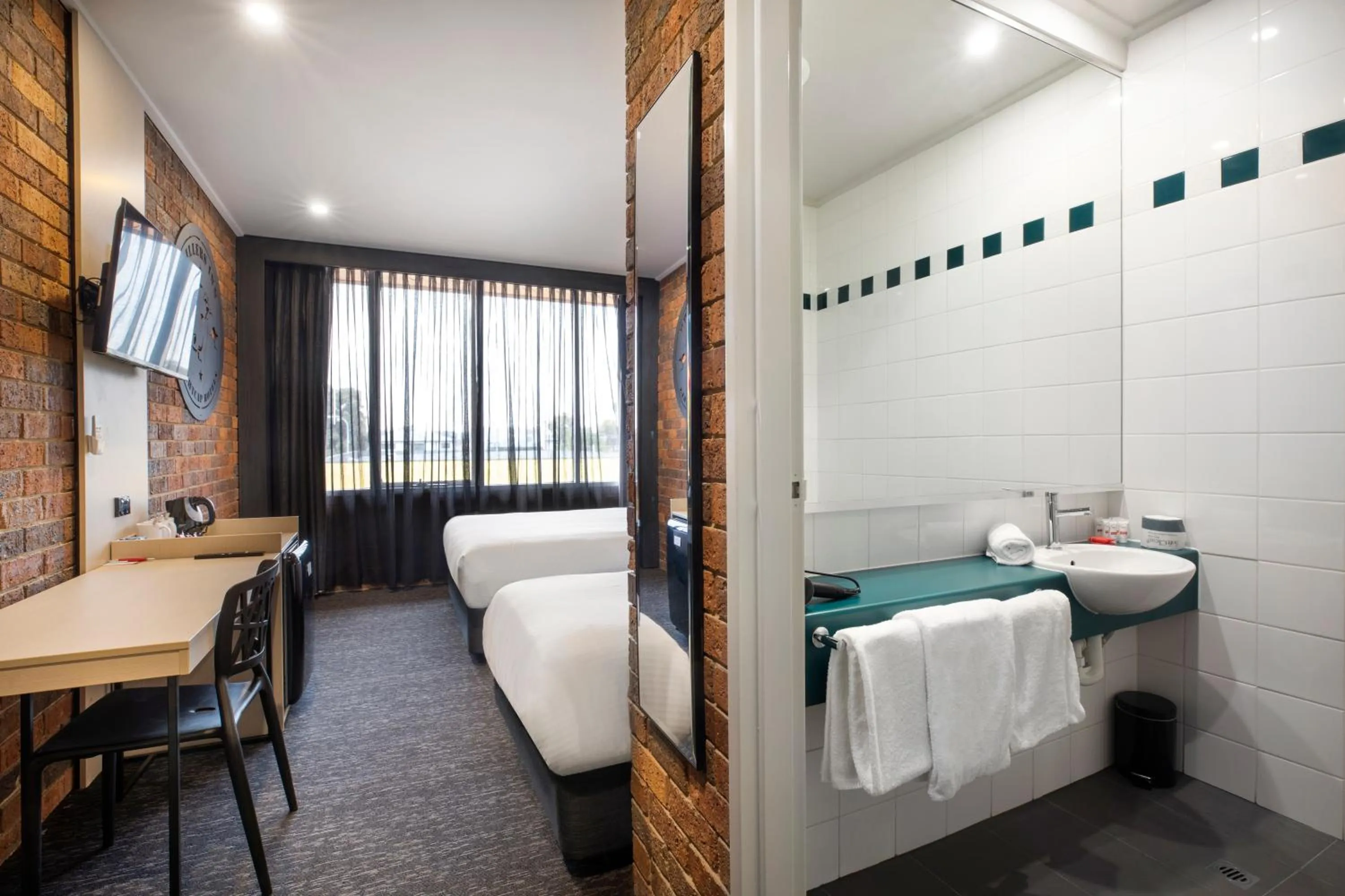 Bathroom, Bed in Nightcap at Millers Inn