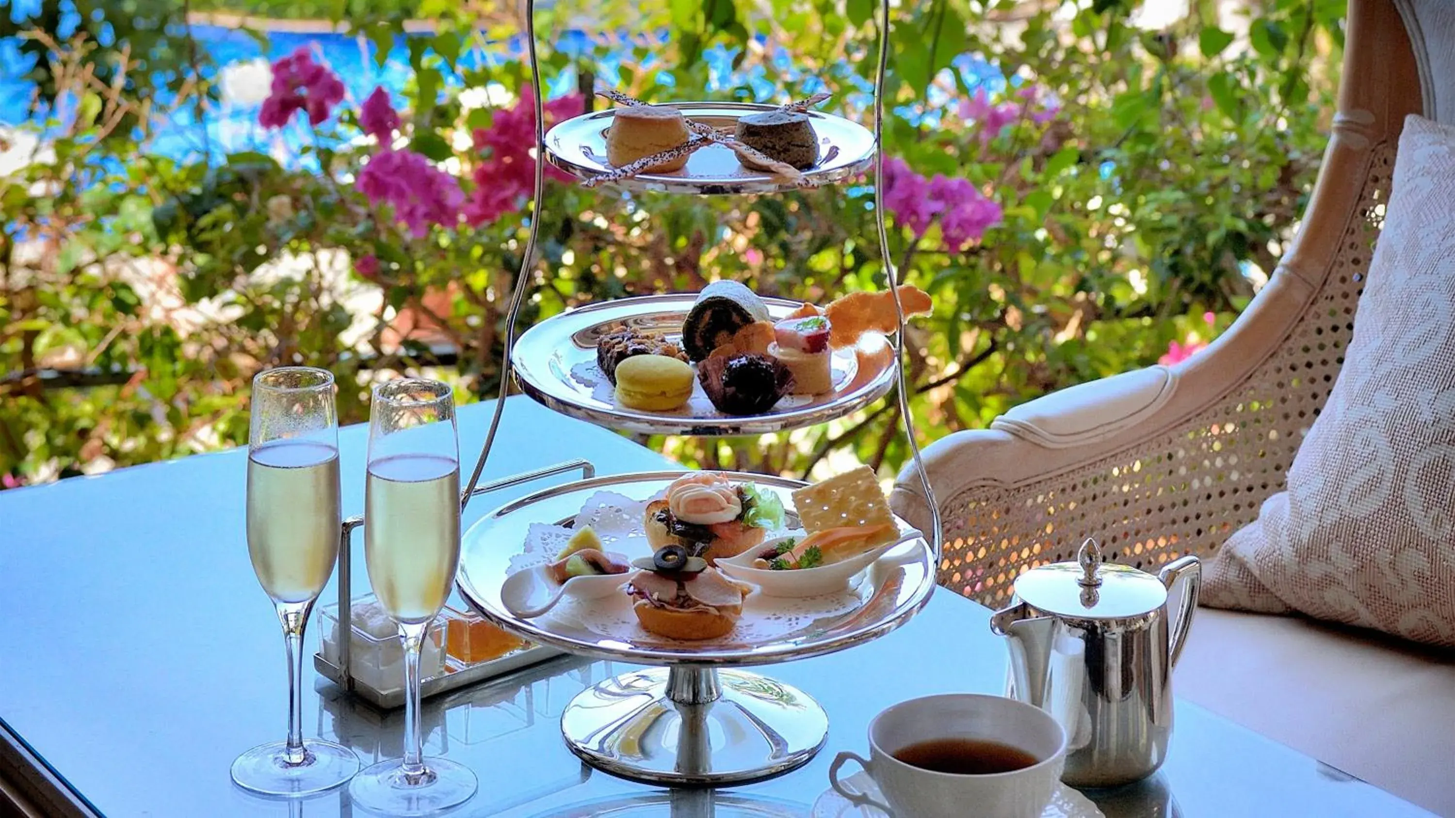 Food and drinks in The Busena Terrace Food and drinks in The Busena Terrace