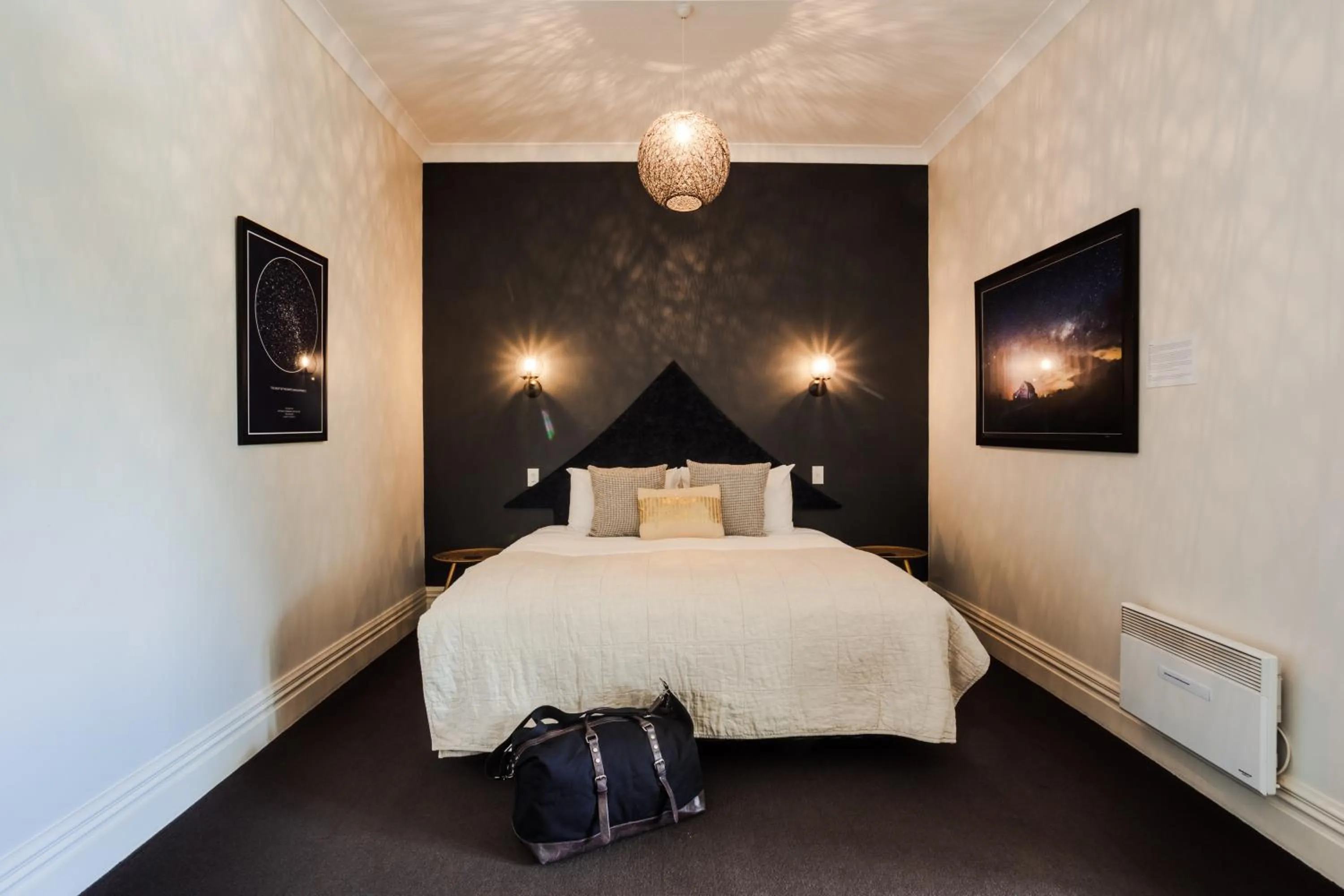 Bed in The White Swan Hotel