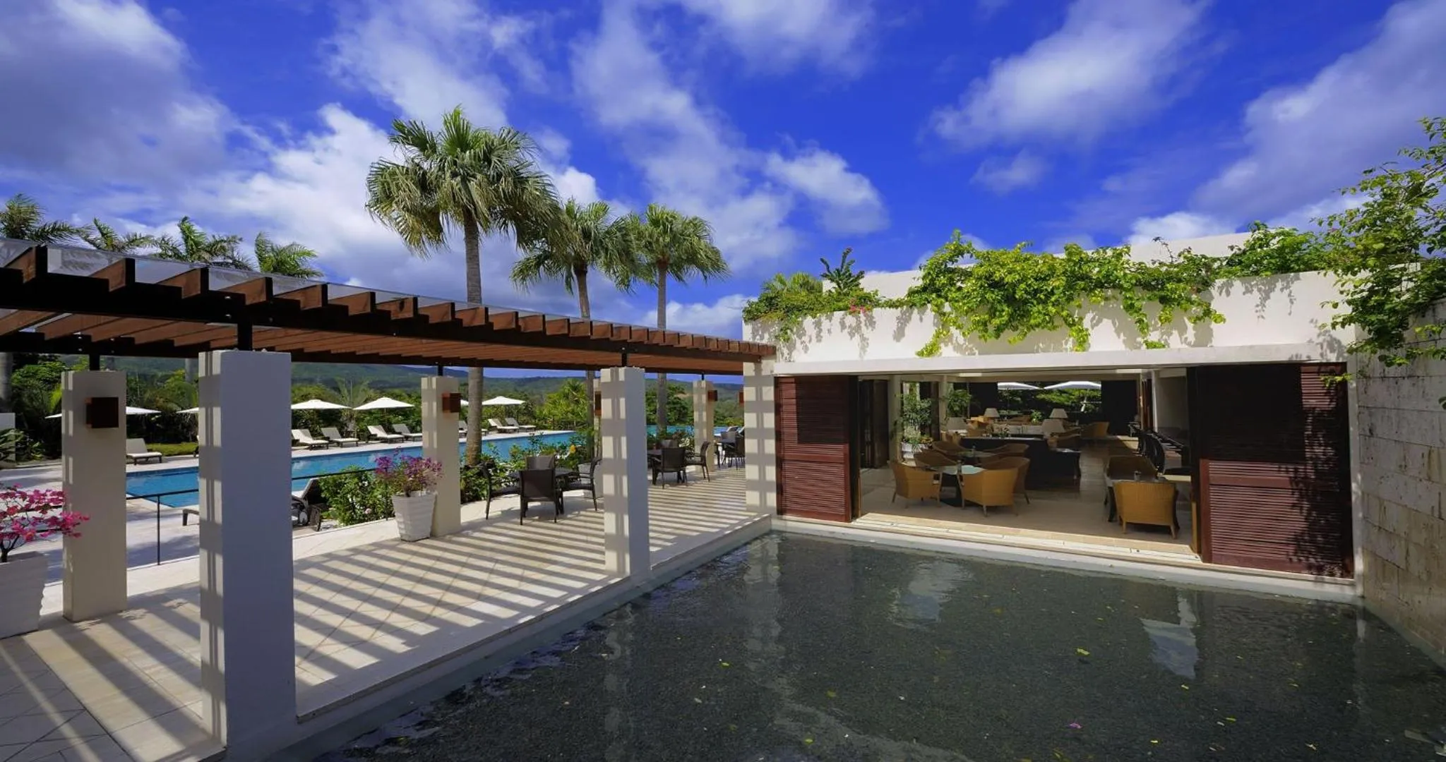 Lounge or bar in The Atta Terrace Club Towers