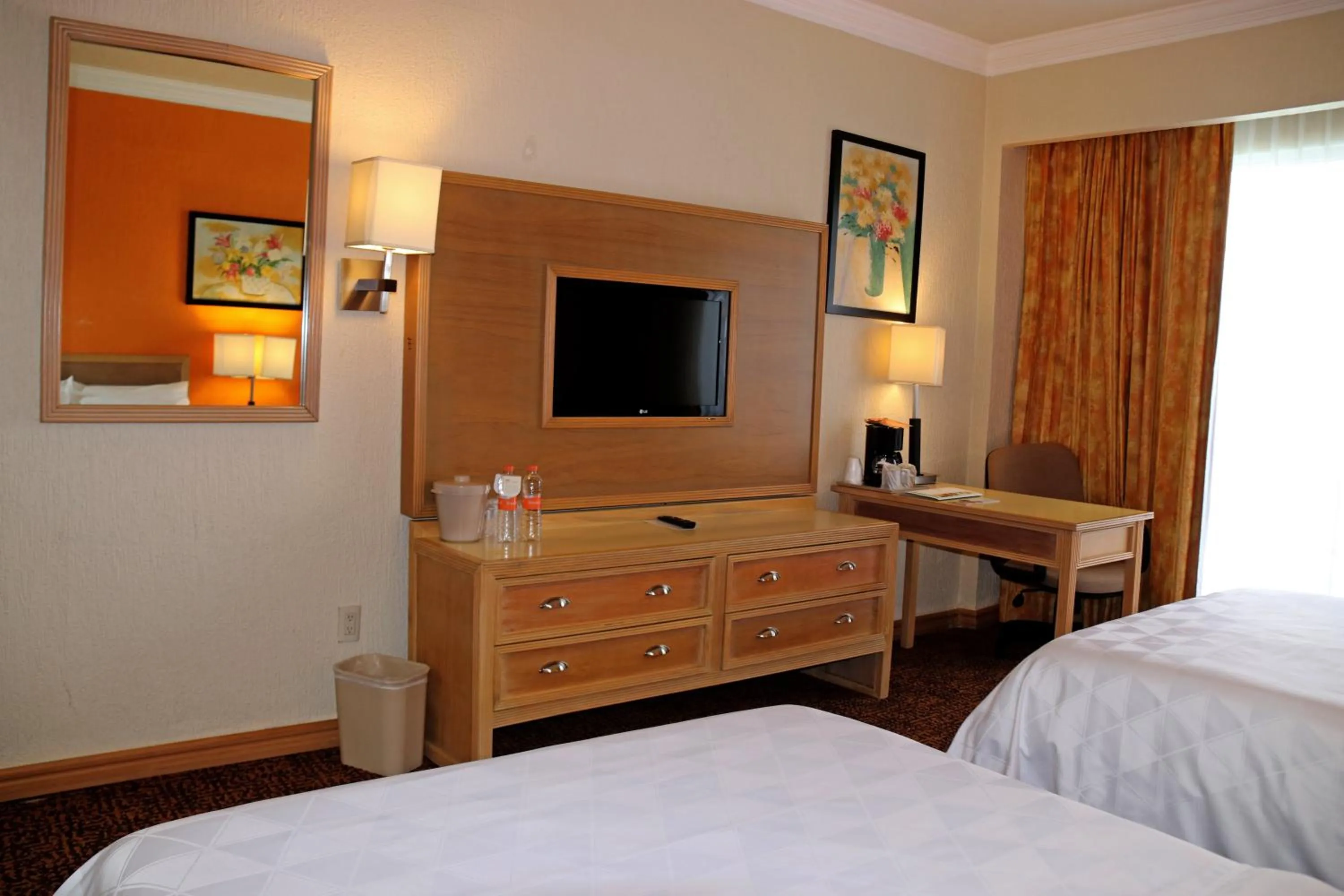 Photo of the whole room, Bed in Holiday Inn La Piedad by IHG