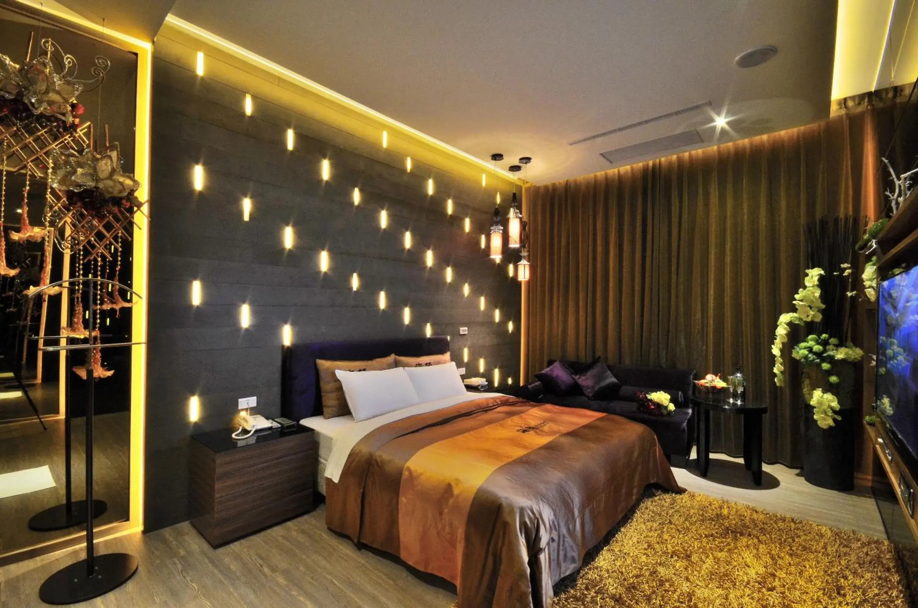 Shower, Bed in Hea Duenn Motel Shower, Bed in Hea Duenn Motel