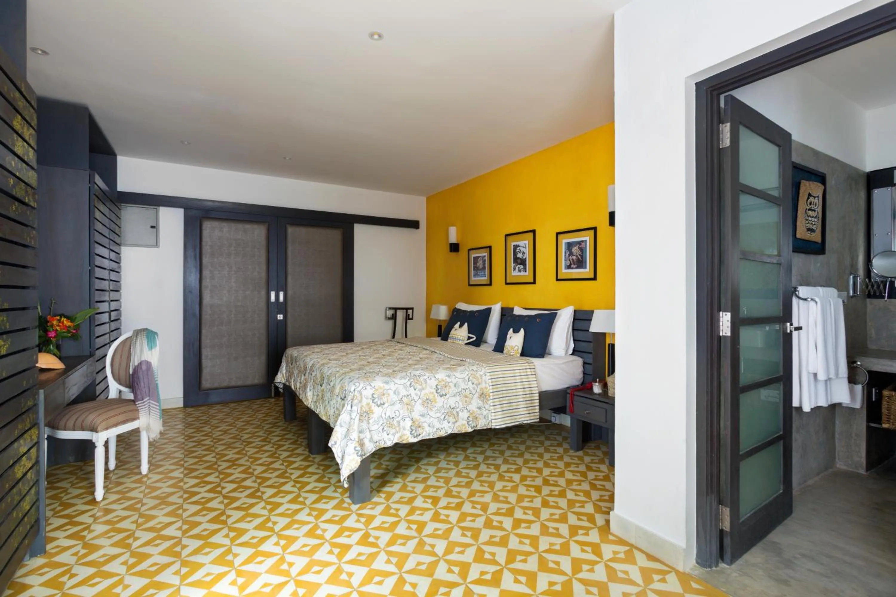 Bedroom, Bed in Owl and the Pussycat Hotel & Restaurant