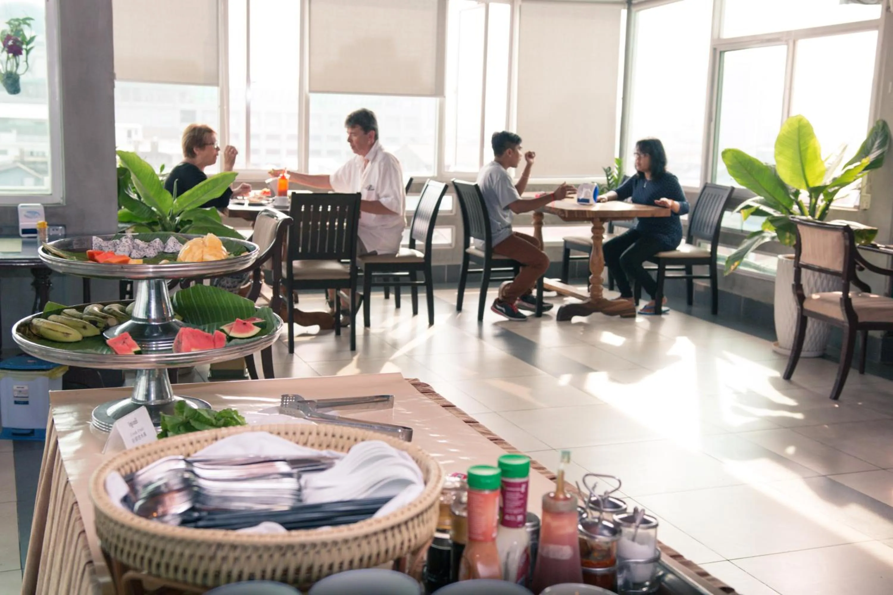 Restaurant/places to eat in Paradise Hotel