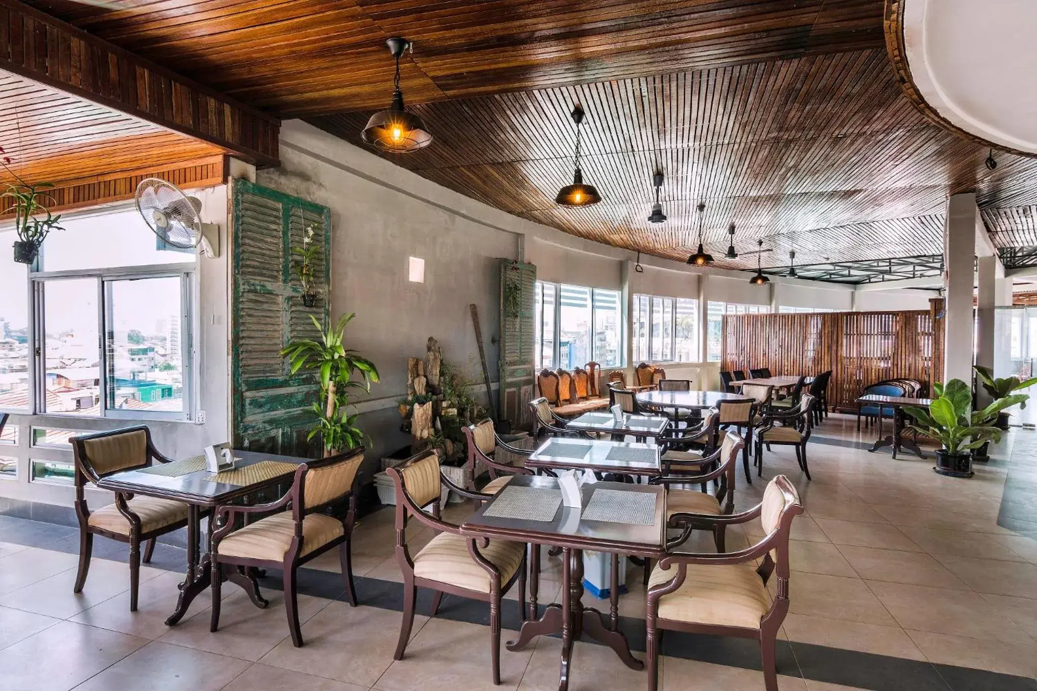 Restaurant/places to eat in Paradise Hotel Restaurant/places to eat in Paradise Hotel