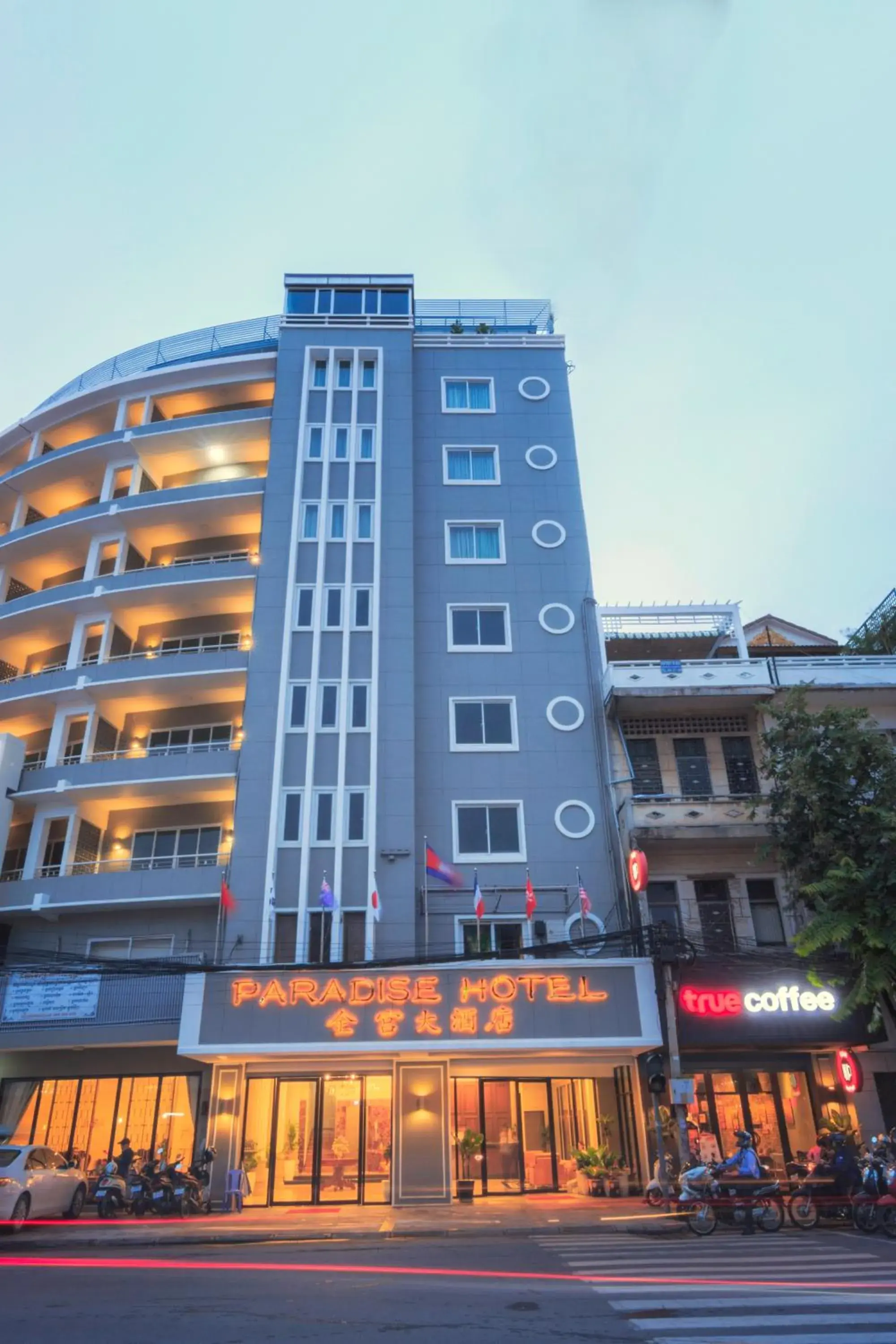 Property building in Paradise Hotel Property building in Paradise Hotel