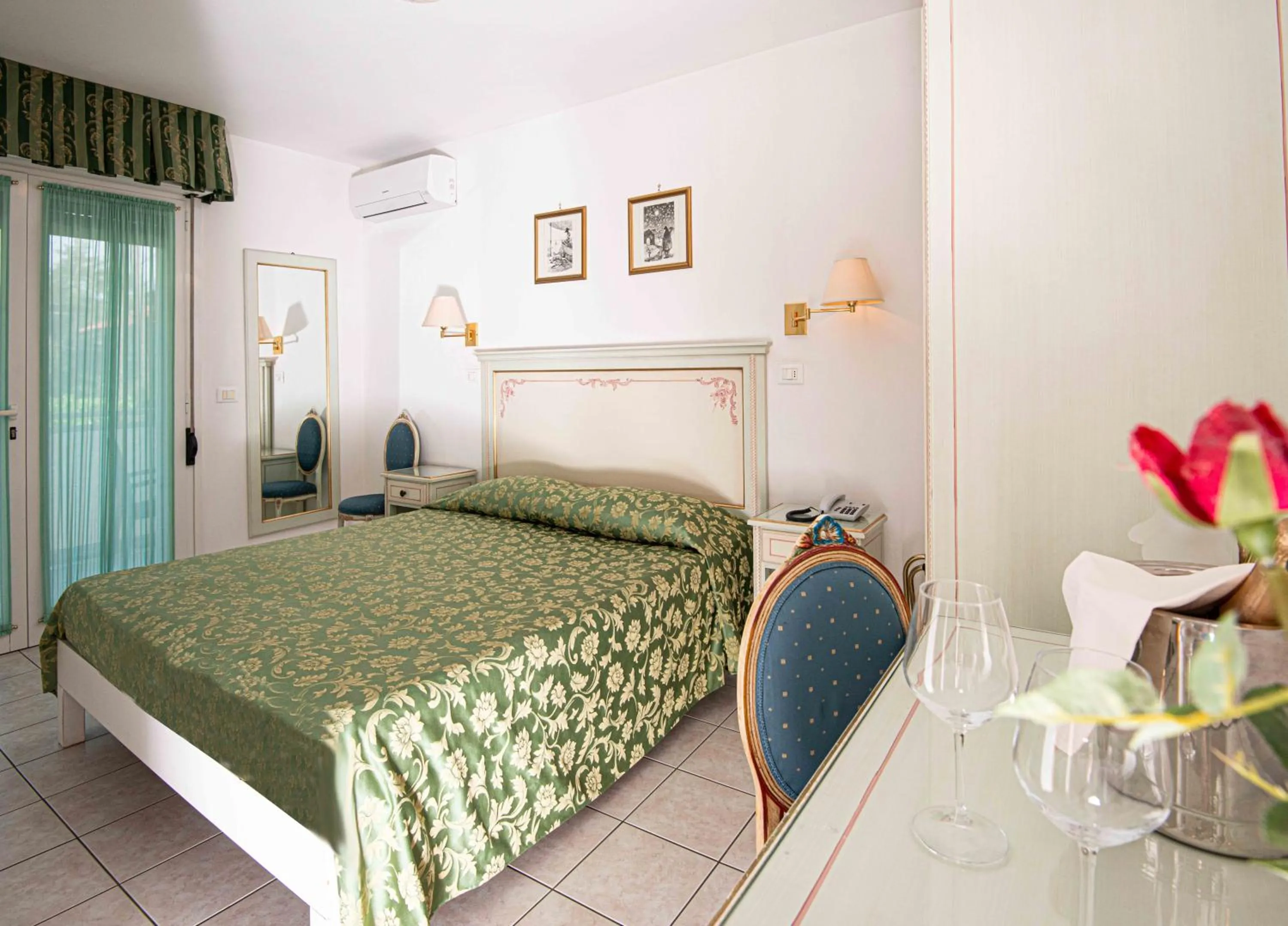 Bedroom, Bed in Hotel Oasi