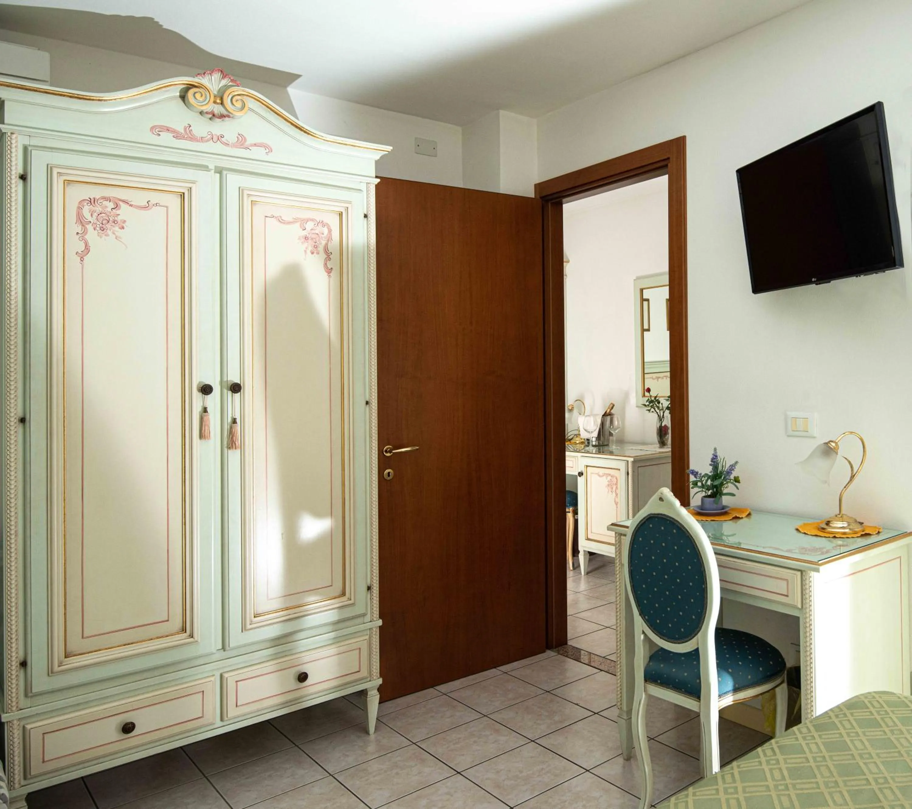 Bedroom in Hotel Oasi