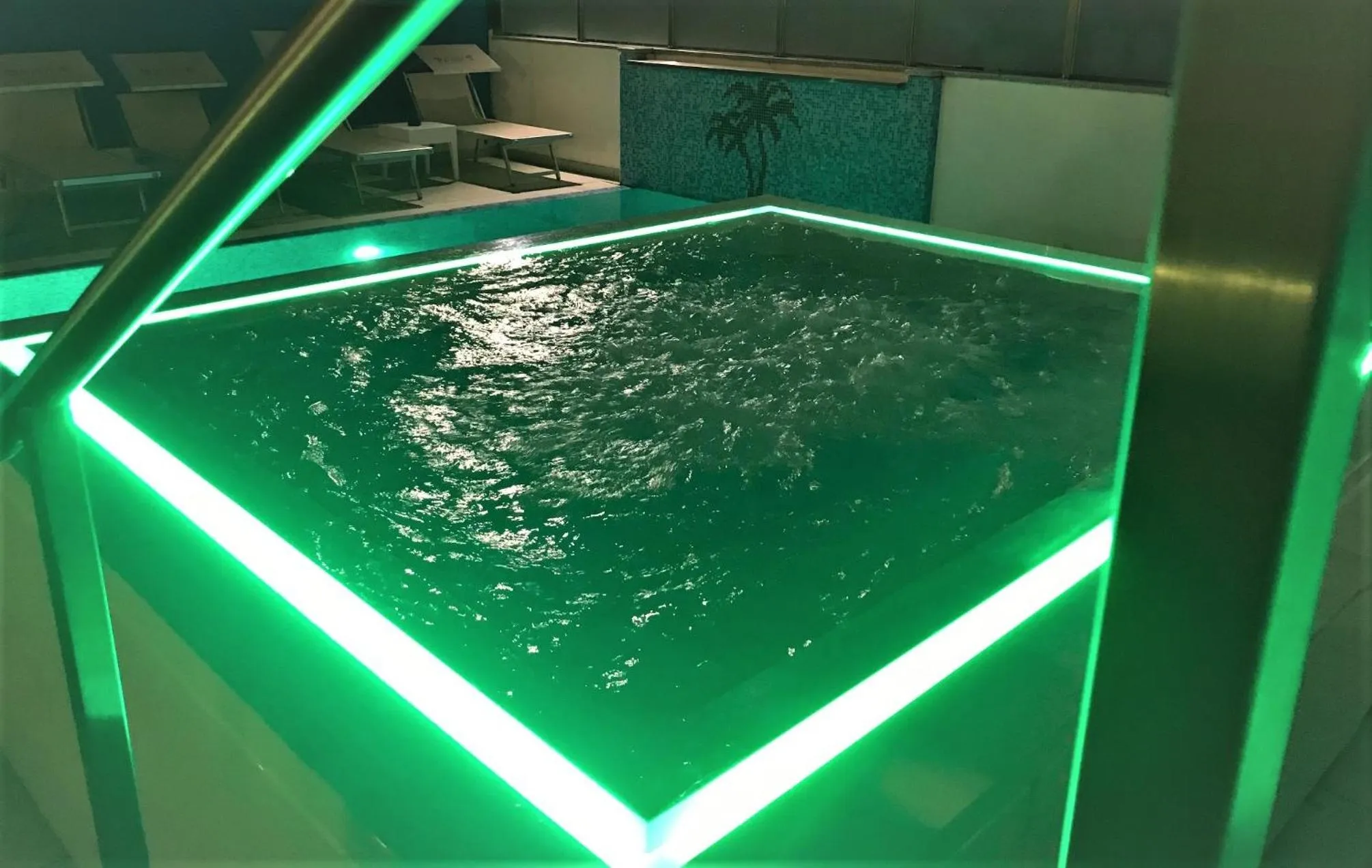 Swimming pool in Hotel Oasi