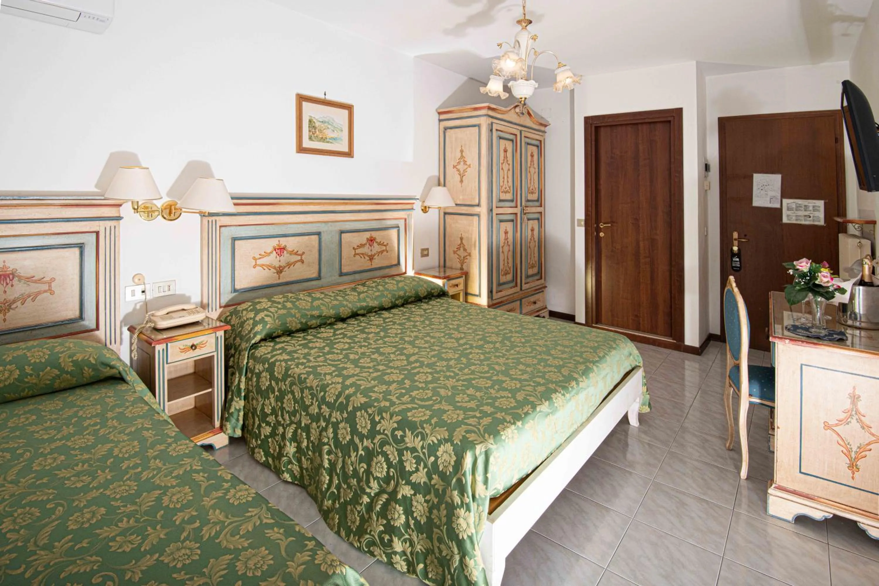 Bedroom, Bed in Hotel Oasi